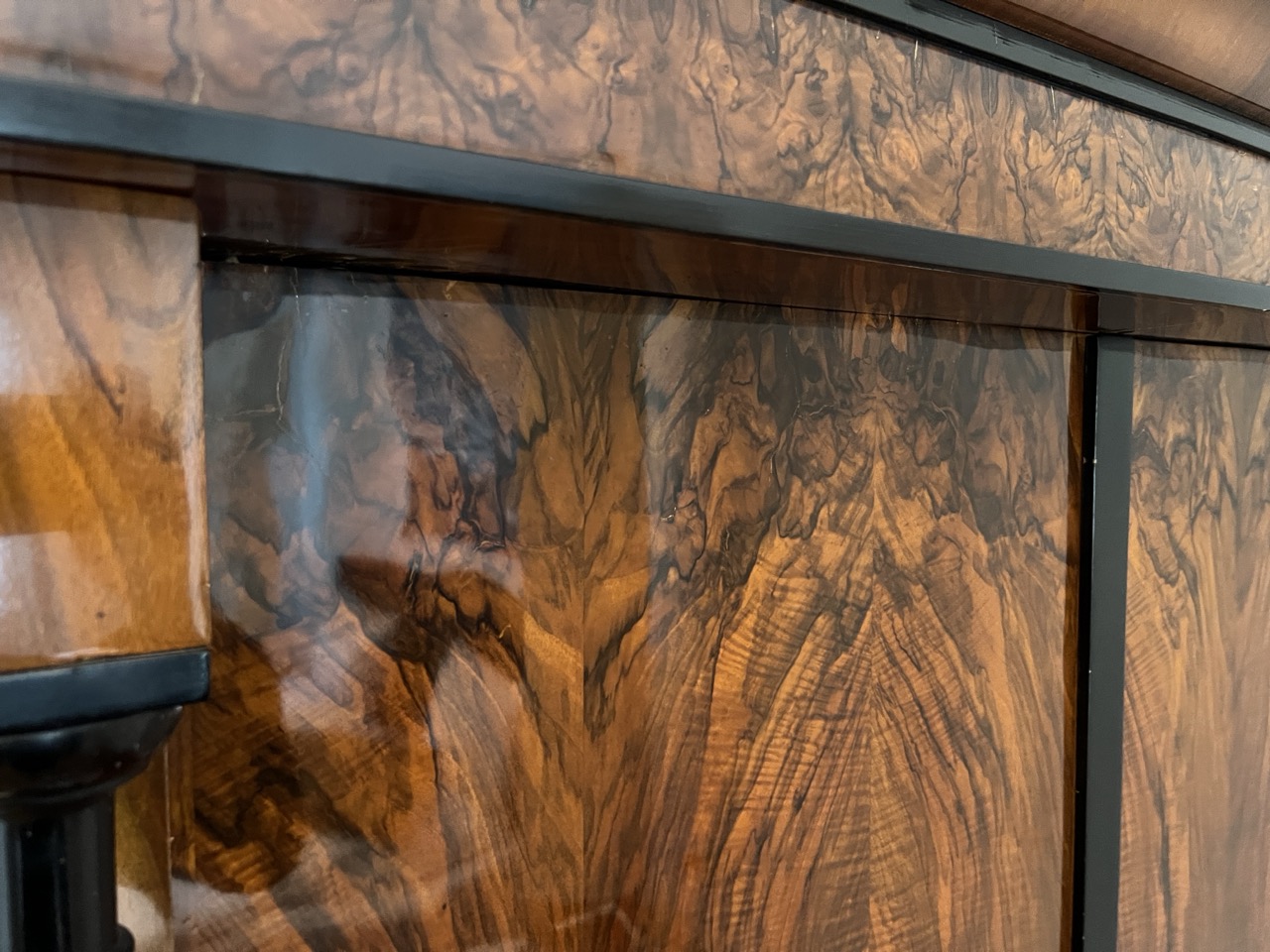 Biedermeier Schrank Nussbaumfurnier