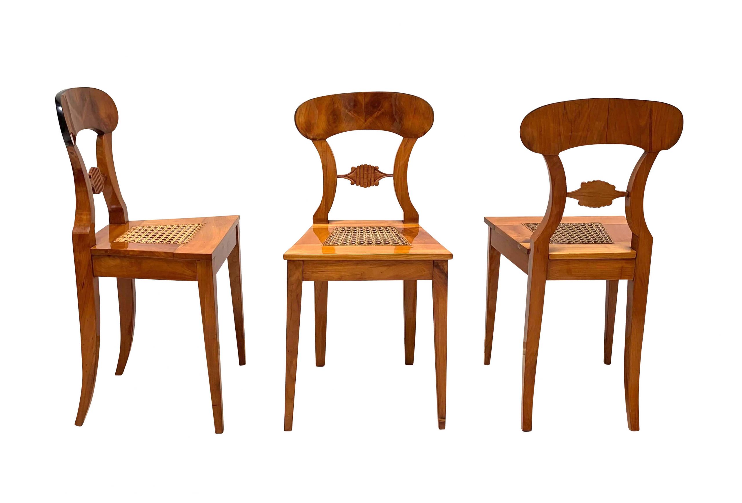 Biedermeier Brettstühle, Sechser Satz, Kirschbaum, 1820.