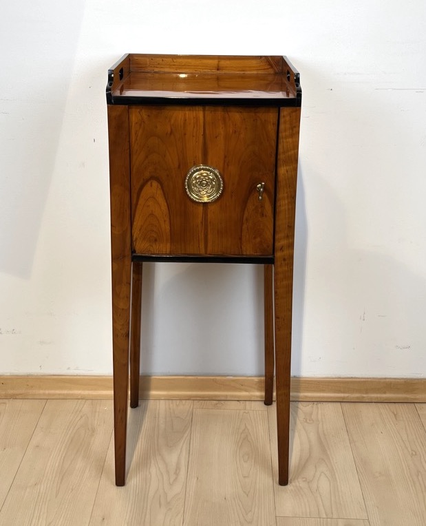Biedermeier Pfeilerschränkchen oder NAchtkästchen, Kirschbaum2