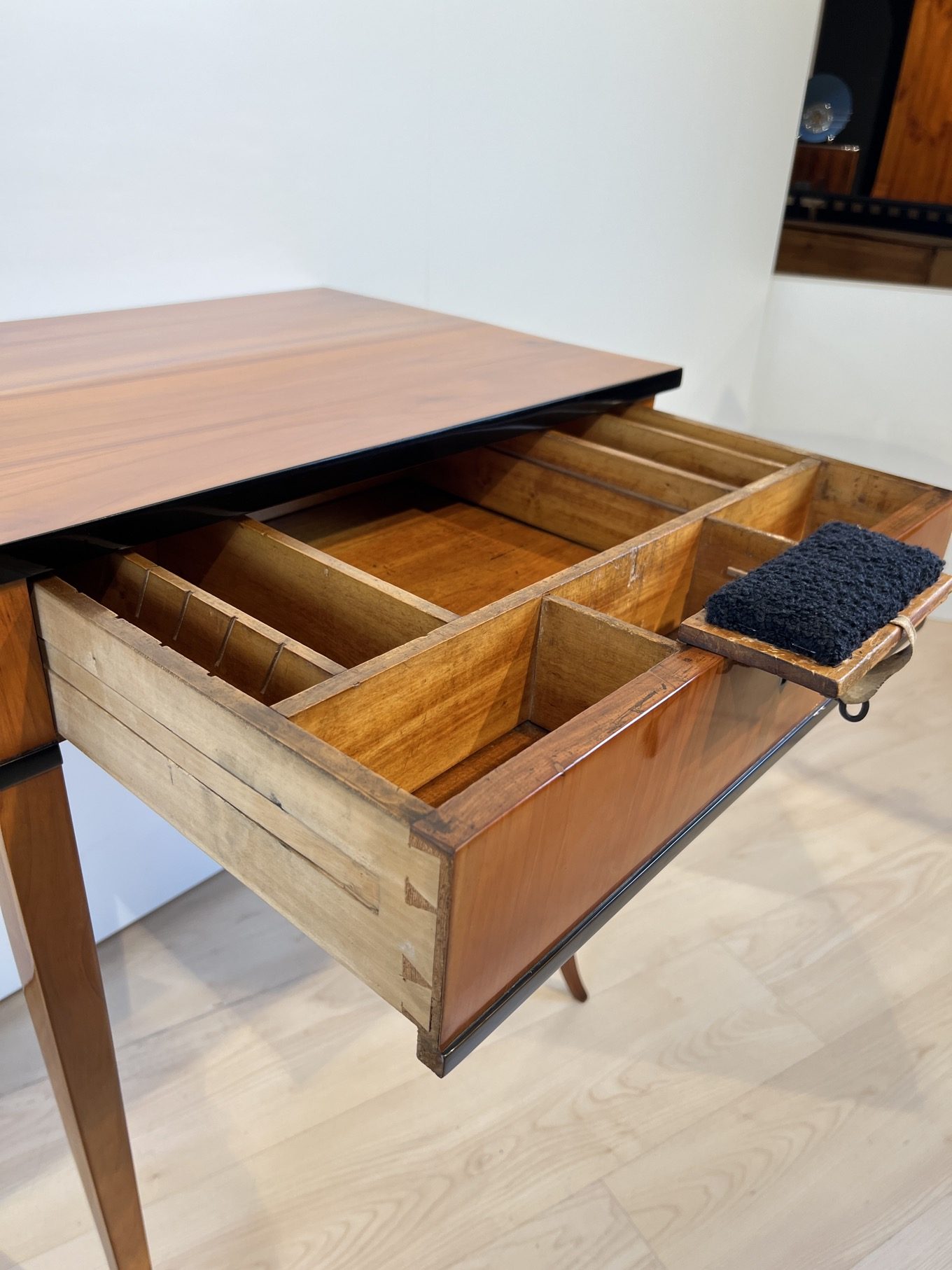 Biedermeier Nähtisch, Kirschbaum.8
