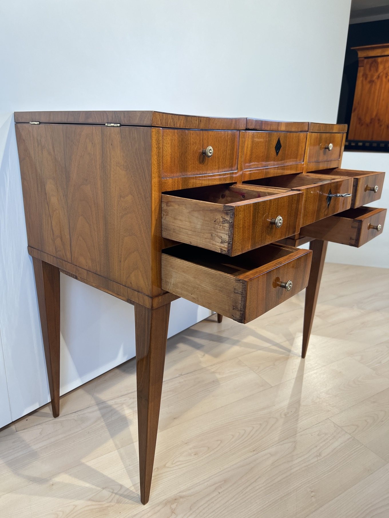 Biedermeier Pondreuse, Nussbaum, Süddeutschland um 1830.10