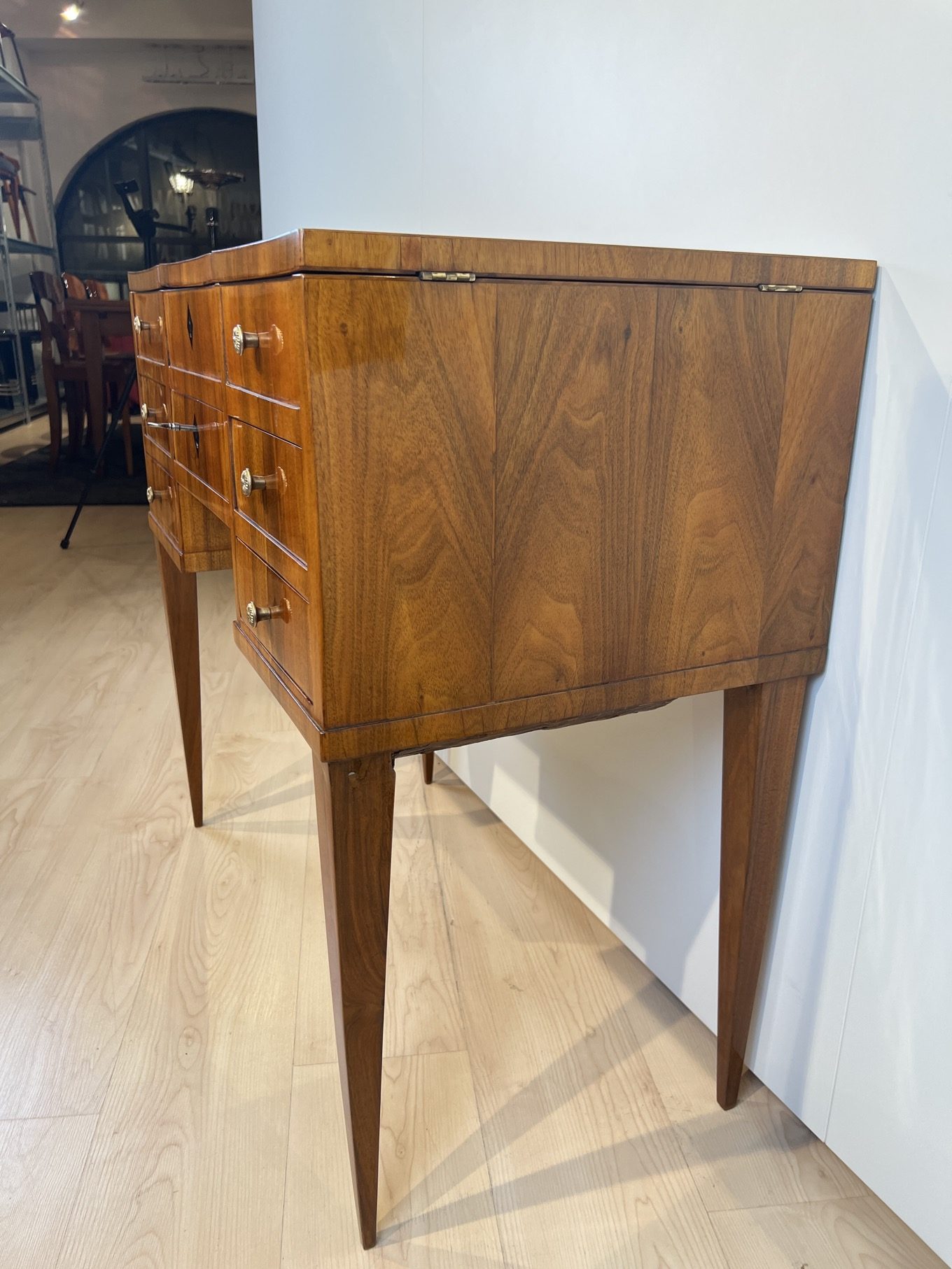 Biedermeier Pondreuse, Nussbaum, Süddeutschland um 1830.11
