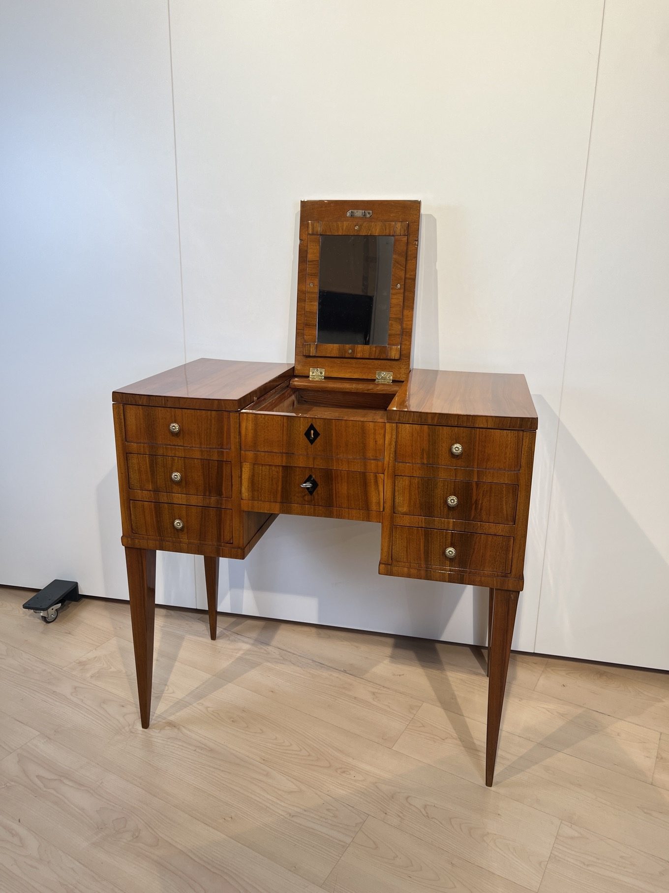 Biedermeier Pondreuse, Nussbaum, Süddeutschland um 1830.12