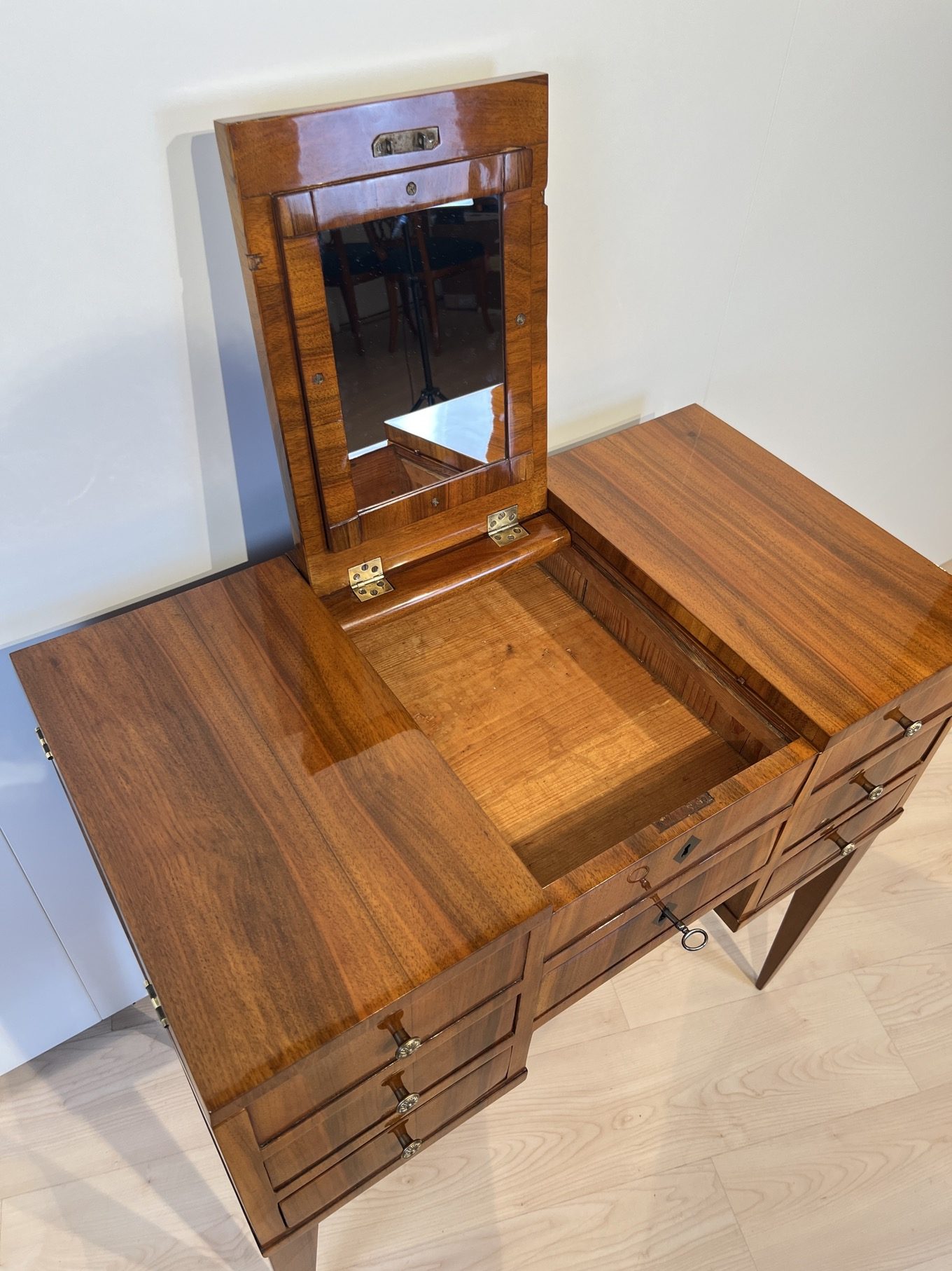 Biedermeier Pondreuse, Nussbaum, Süddeutschland um 1830.13