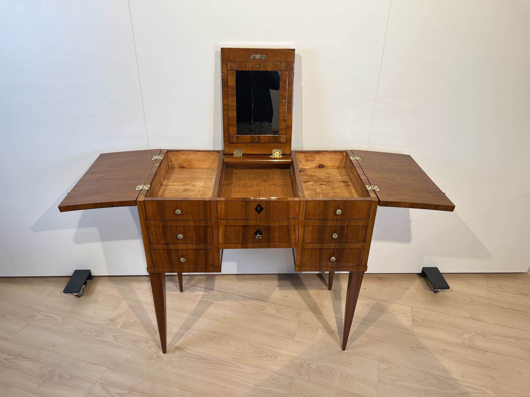 Biedermeier Pondreuse, Nussbaum, Süddeutschland um 1830.14