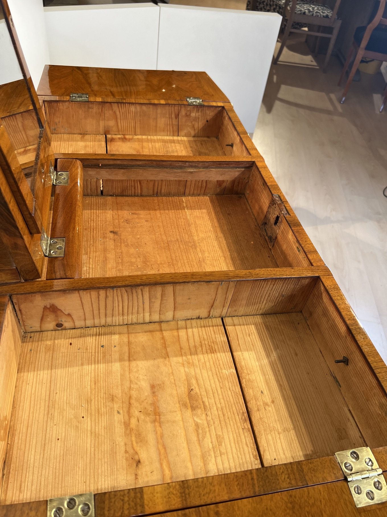 Biedermeier Pondreuse, Nussbaum, Süddeutschland um 1830.16