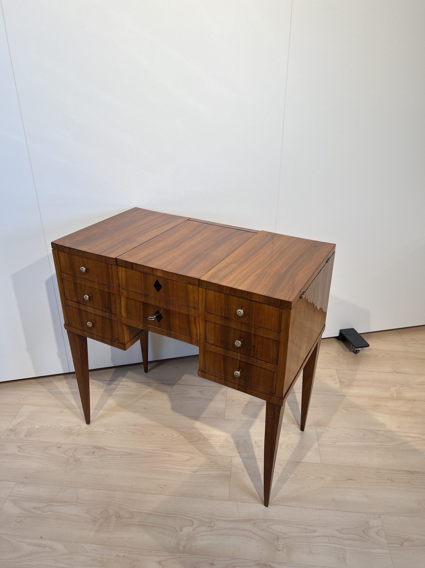 Biedermeier Pondreuse, Nussbaum, Süddeutschland um 1830.18