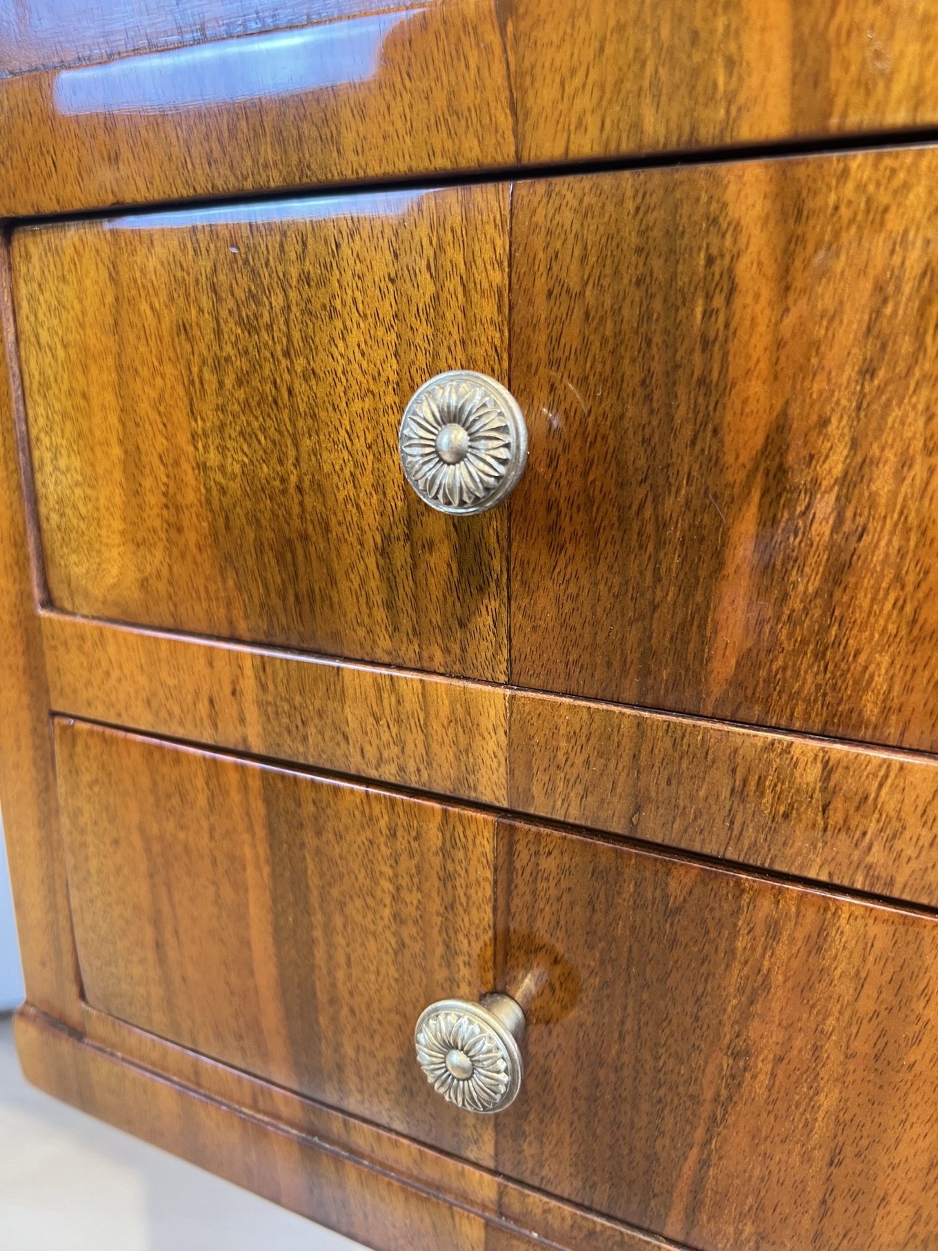 Biedermeier Pondreuse, Nussbaum, Süddeutschland um 1830.19
