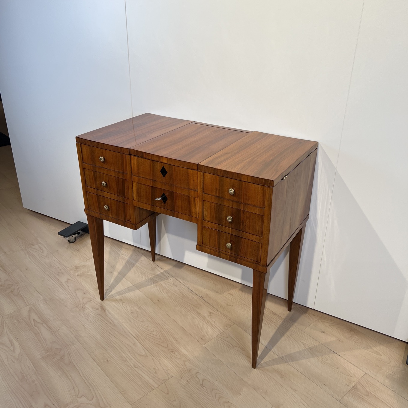 Biedermeier Pondreuse, Nussbaum, Süddeutschland um 1830.6