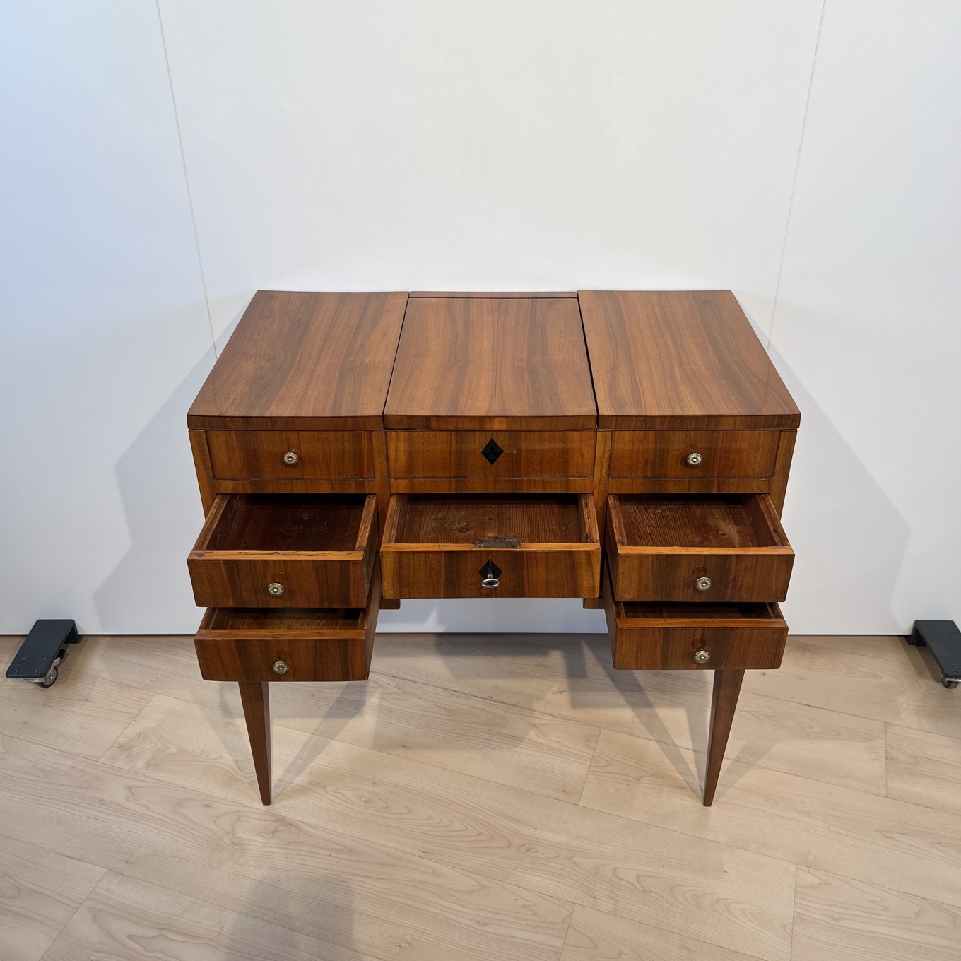 Biedermeier Pondreuse, Nussbaum, Süddeutschland um 1830.7