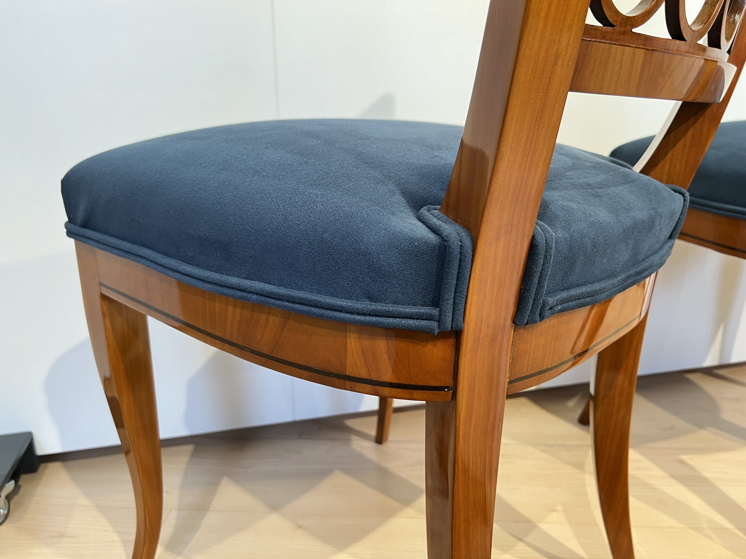 Paar Biedermeier Kirschbaum Stühle.11