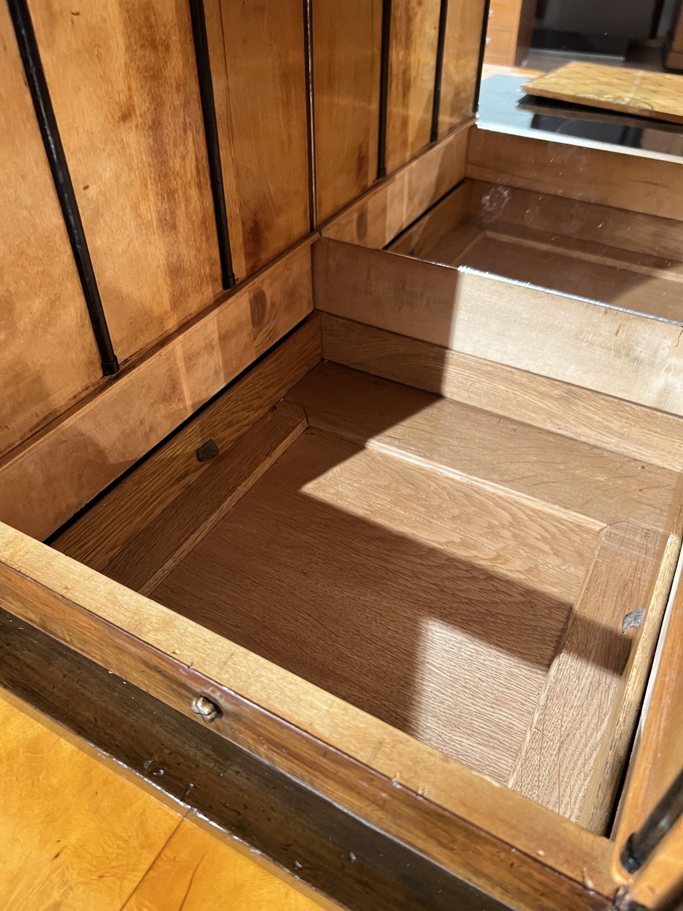 Empire Sekretär oder Schreibschrank, Ebonisiert, Österreich, Wien um 1810.24