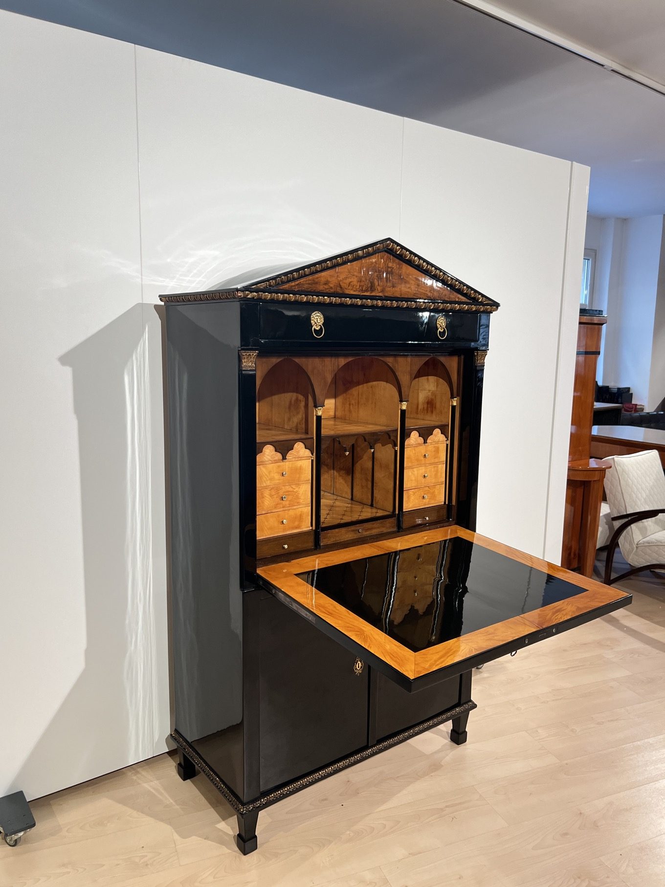 Empire Sekretär oder Schreibschrank, Ebonisiert, Österreich, Wien um 1810.28