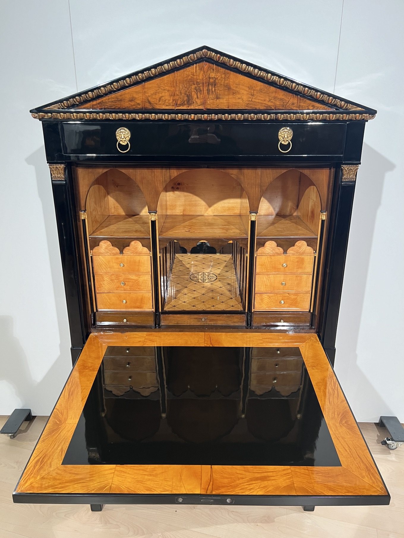Empire Sekretär oder Schreibschrank, Ebonisiert, Österreich, Wien um 1810.32