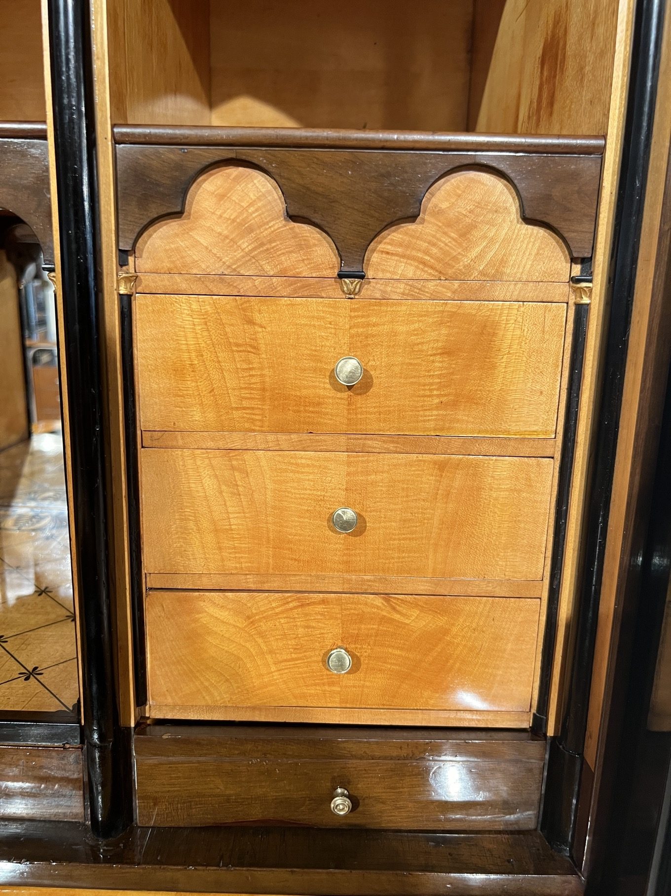 Empire Sekretär oder Schreibschrank, Ebonisiert, Österreich, Wien um 1810.42