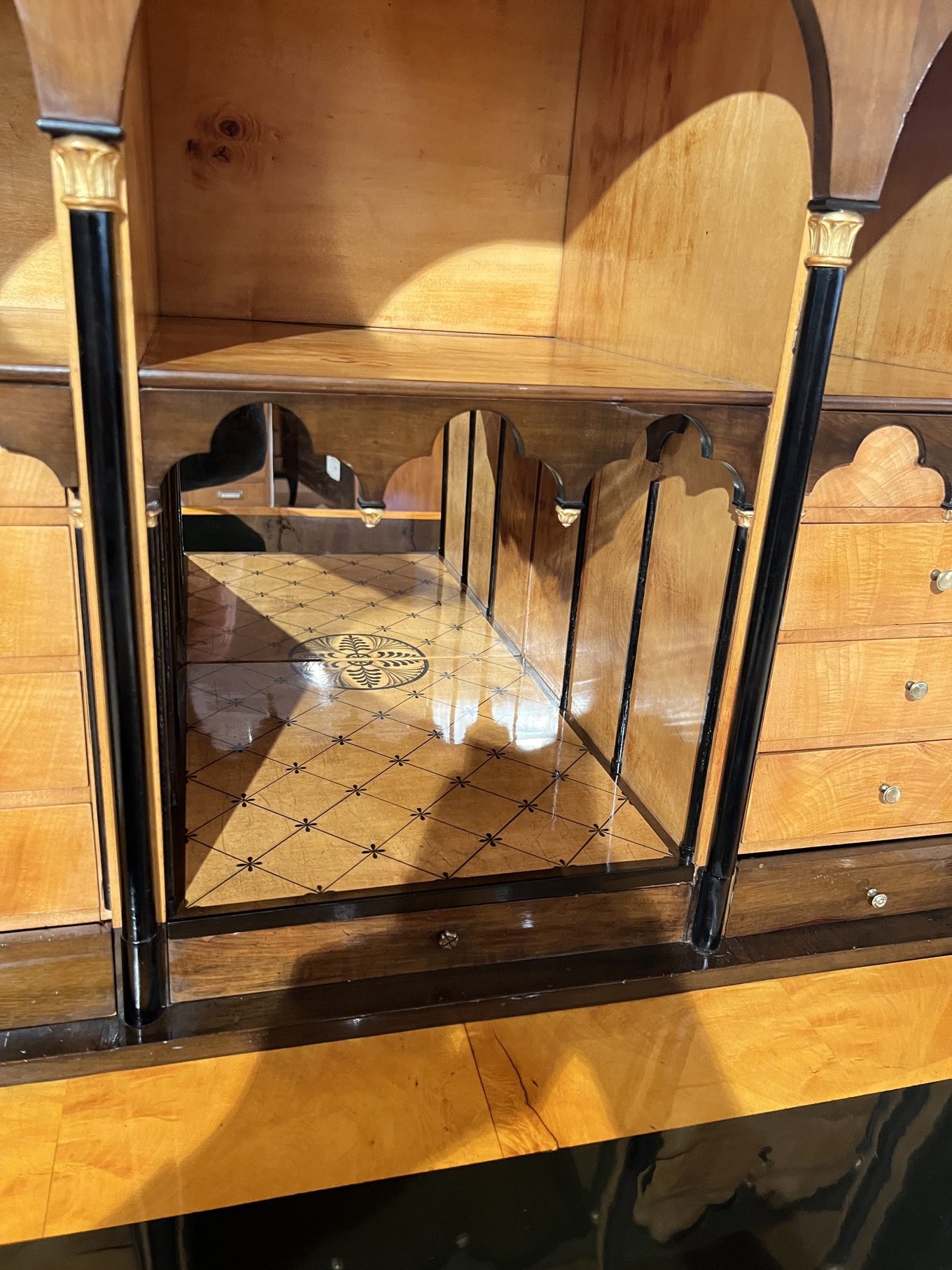 Empire Sekretär oder Schreibschrank, Ebonisiert, Österreich, Wien um 1810.43