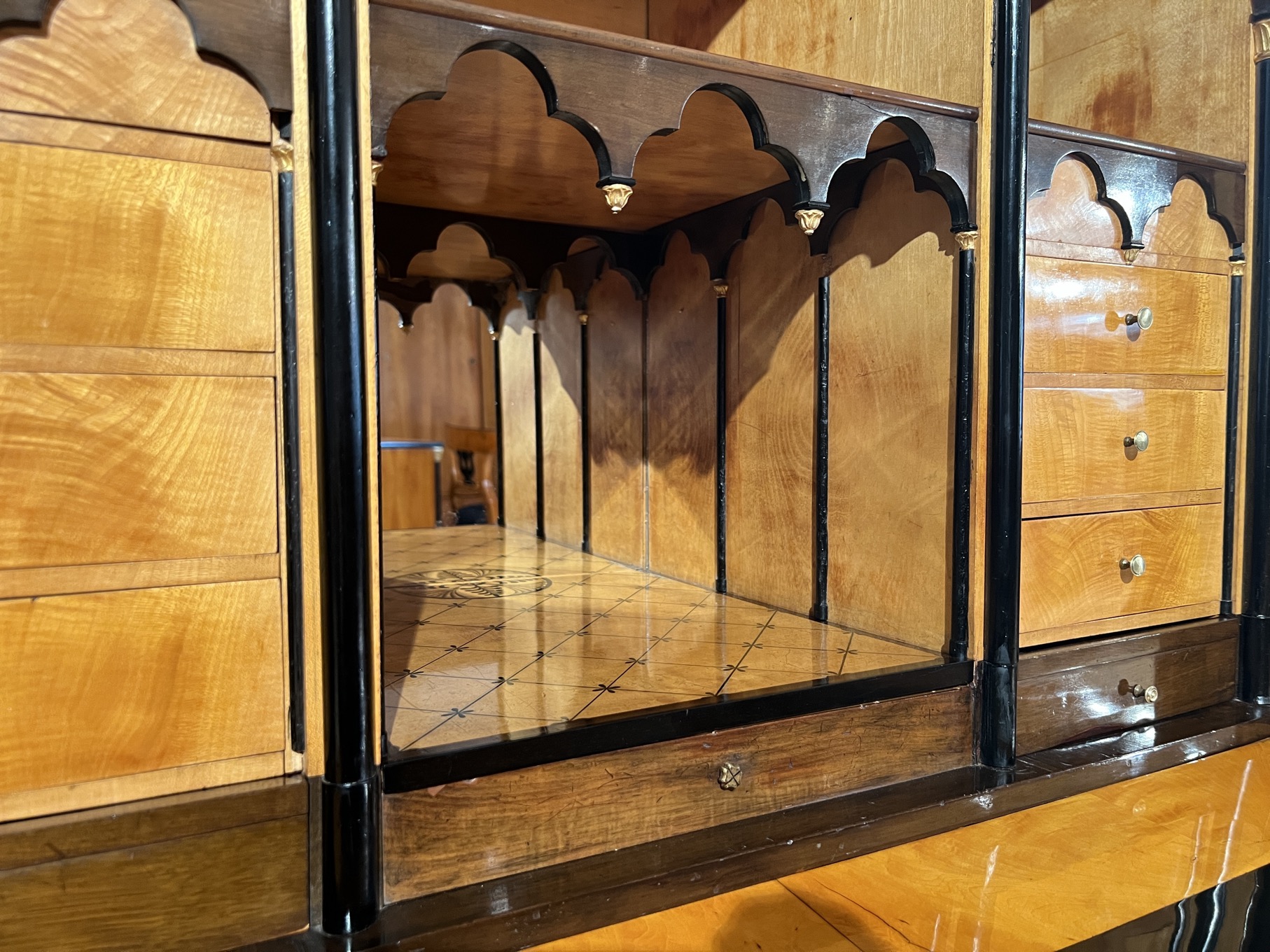 Empire Sekretär oder Schreibschrank, Ebonisiert, Österreich, Wien um 1810.44