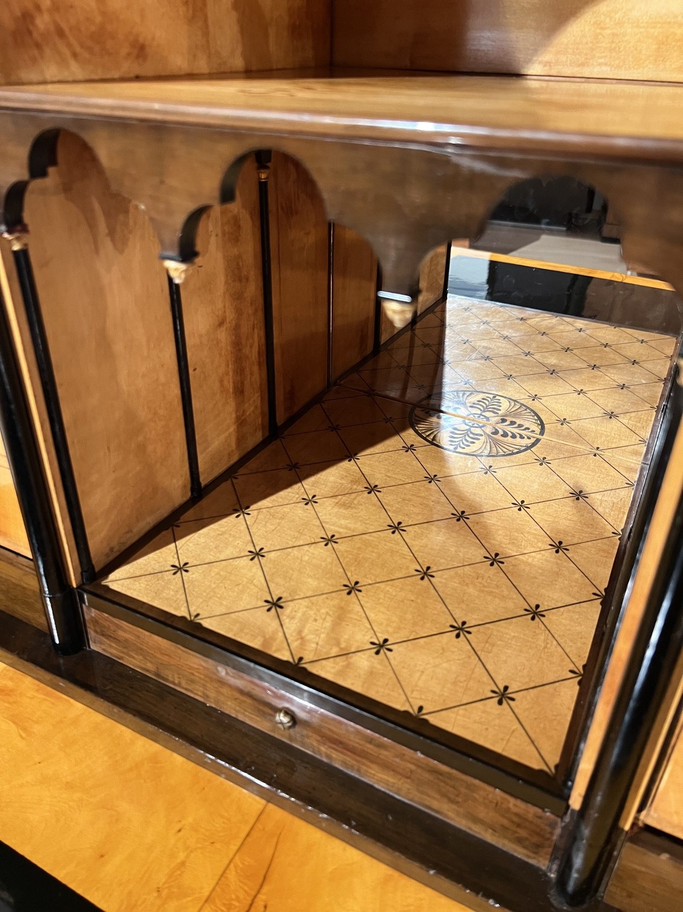 Empire Sekretär oder Schreibschrank, Ebonisiert, Österreich, Wien um 1810.45