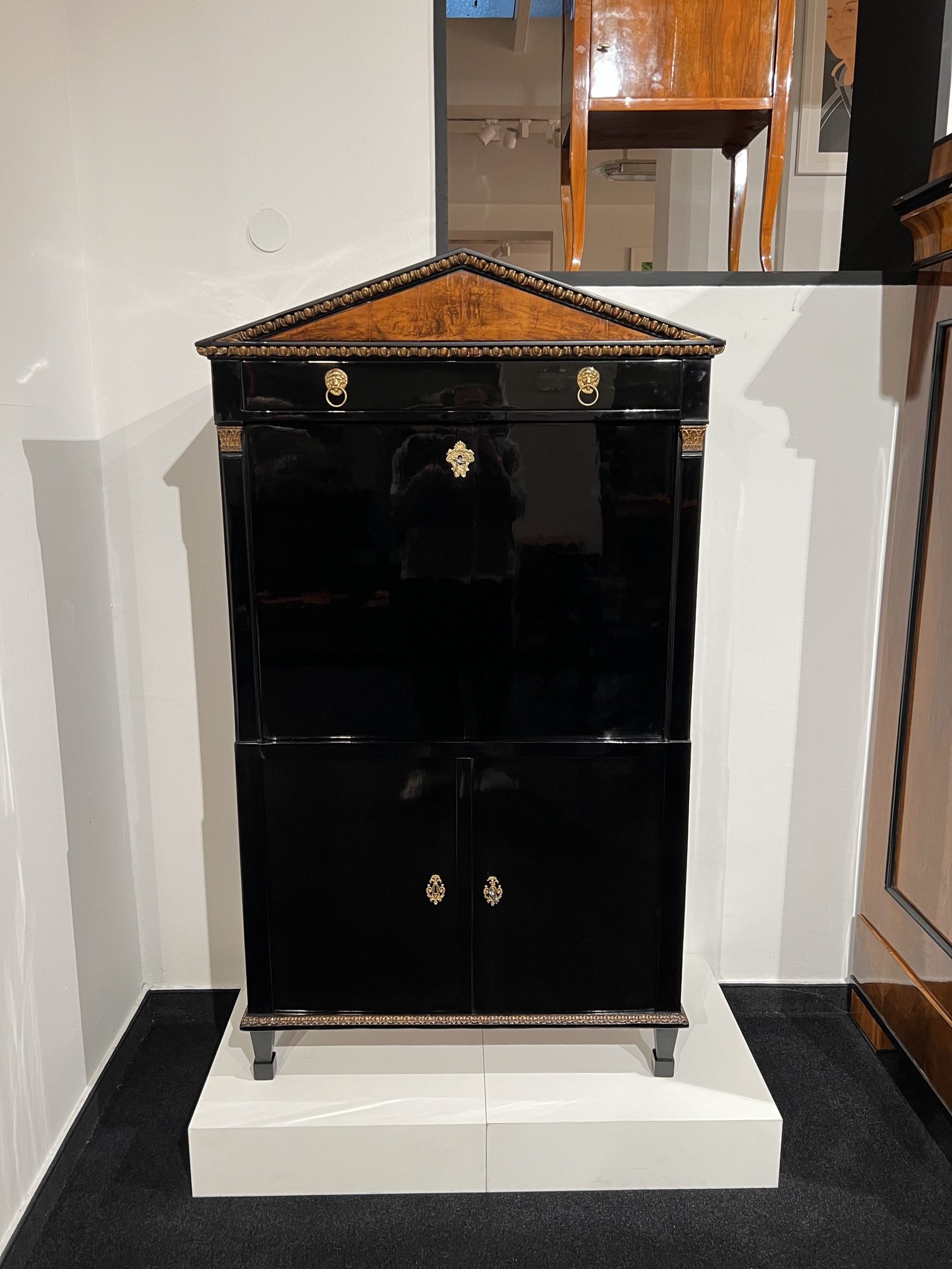 Empire Sekretär oder Schreibschrank, Ebonisiert, Österreich, Wien um 1810.48