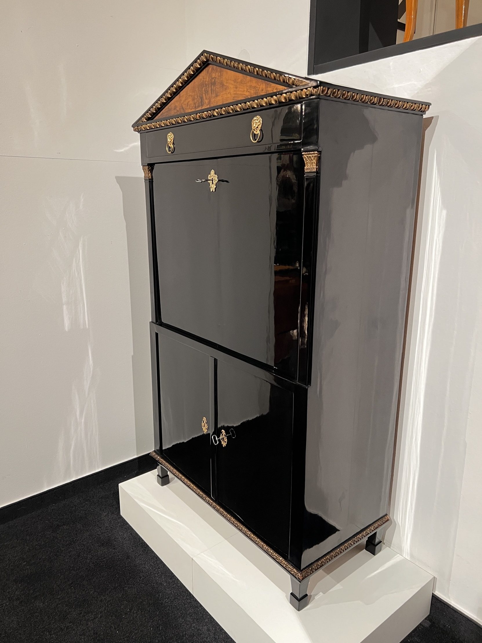 Empire Sekretär oder Schreibschrank, Ebonisiert, Österreich, Wien um 1810.49