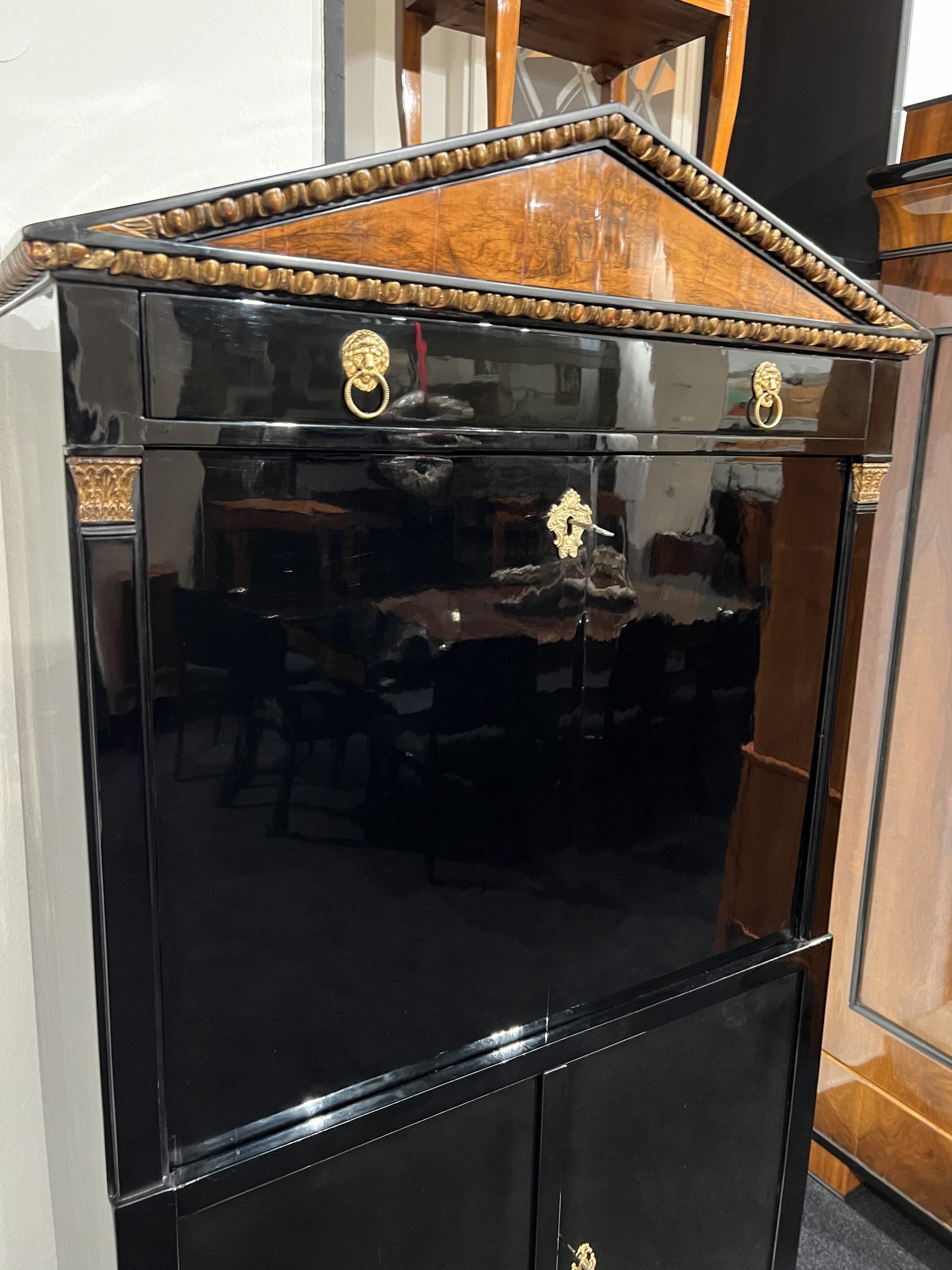 Empire Sekretär oder Schreibschrank, Ebonisiert, Österreich, Wien um 1810.52