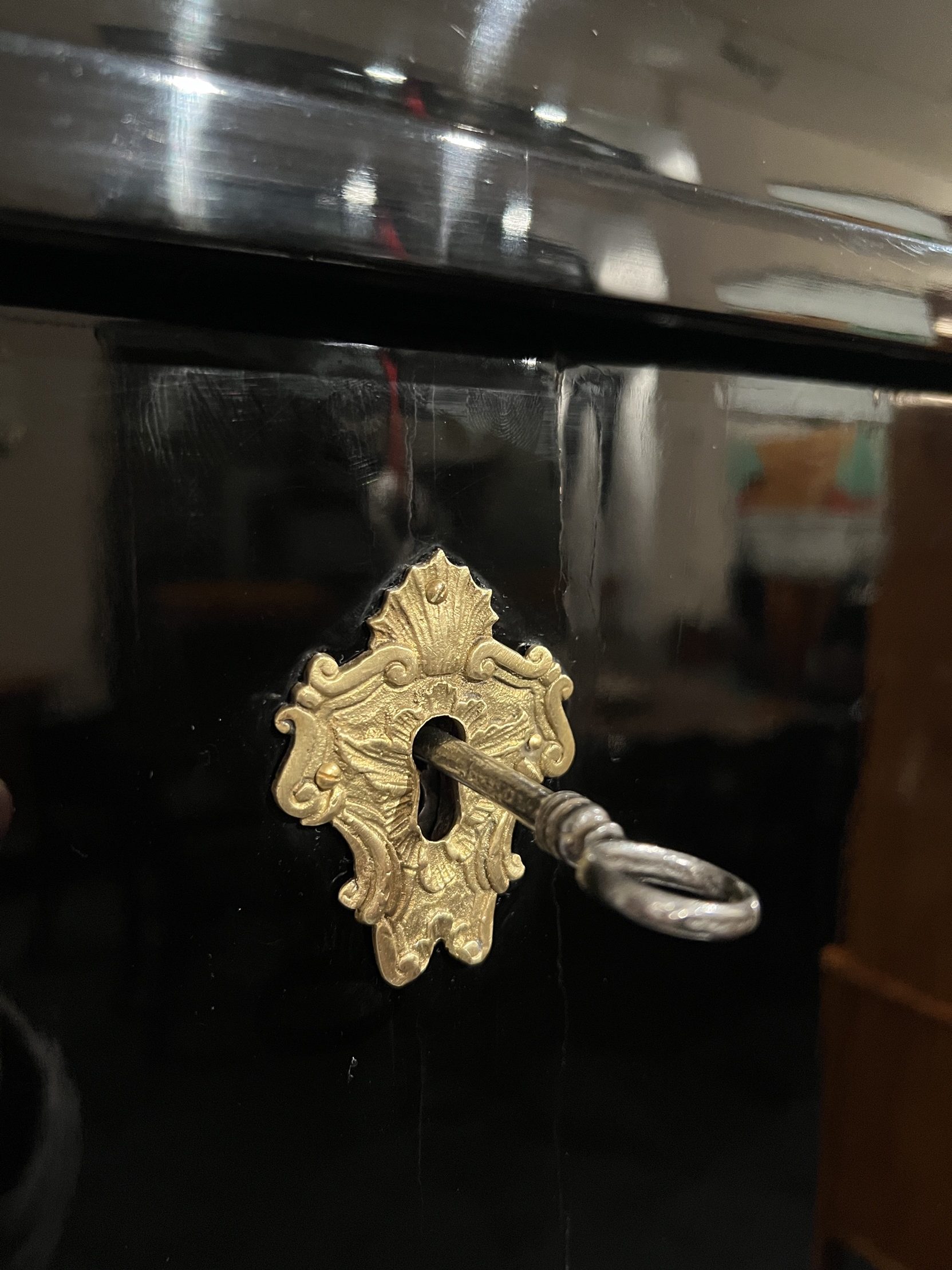 Empire Sekretär oder Schreibschrank, Ebonisiert, Österreich, Wien um 1810.54