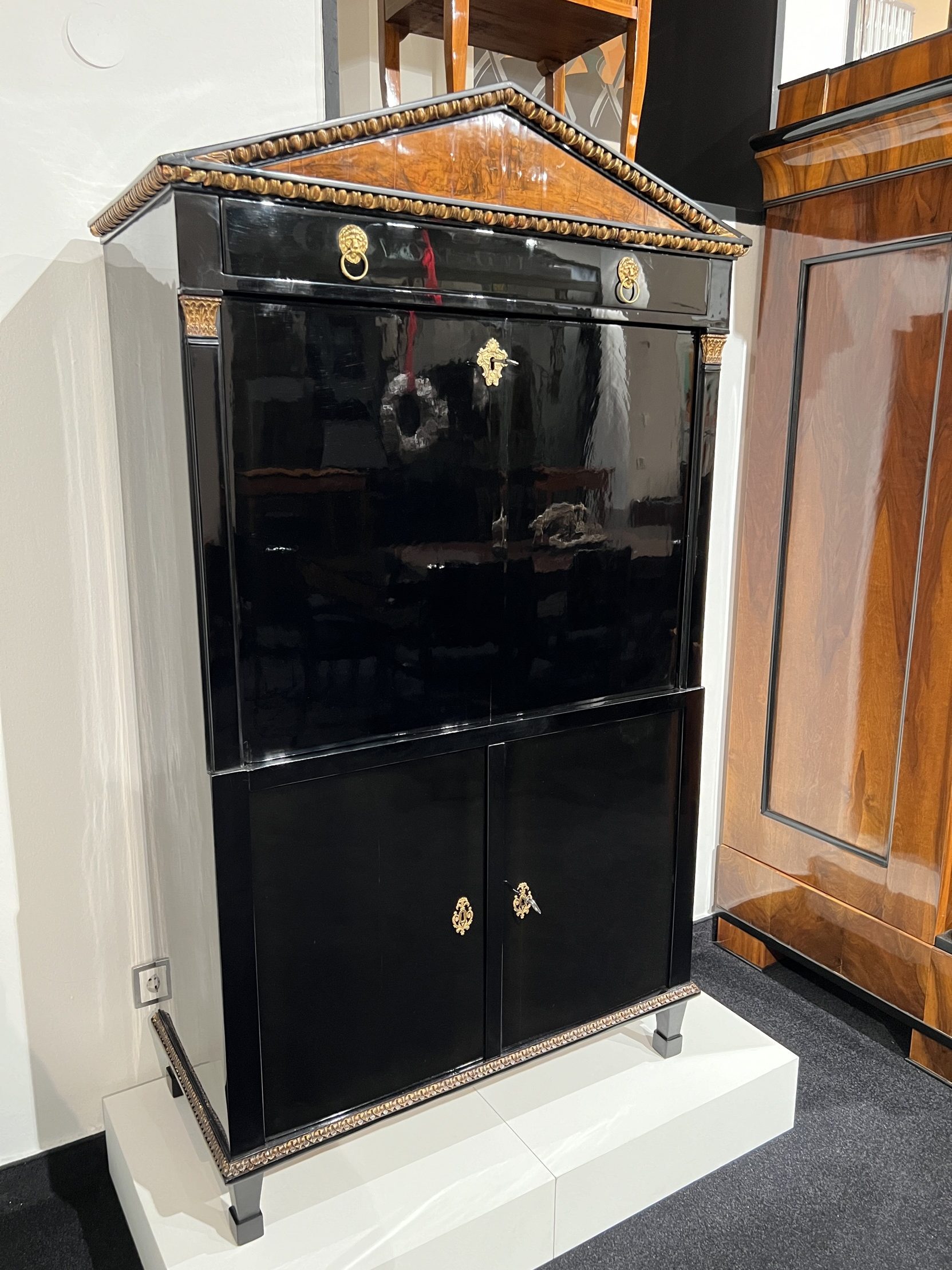 Empire Sekretär oder Schreibschrank, Ebonisiert, Österreich, Wien um 1810.55