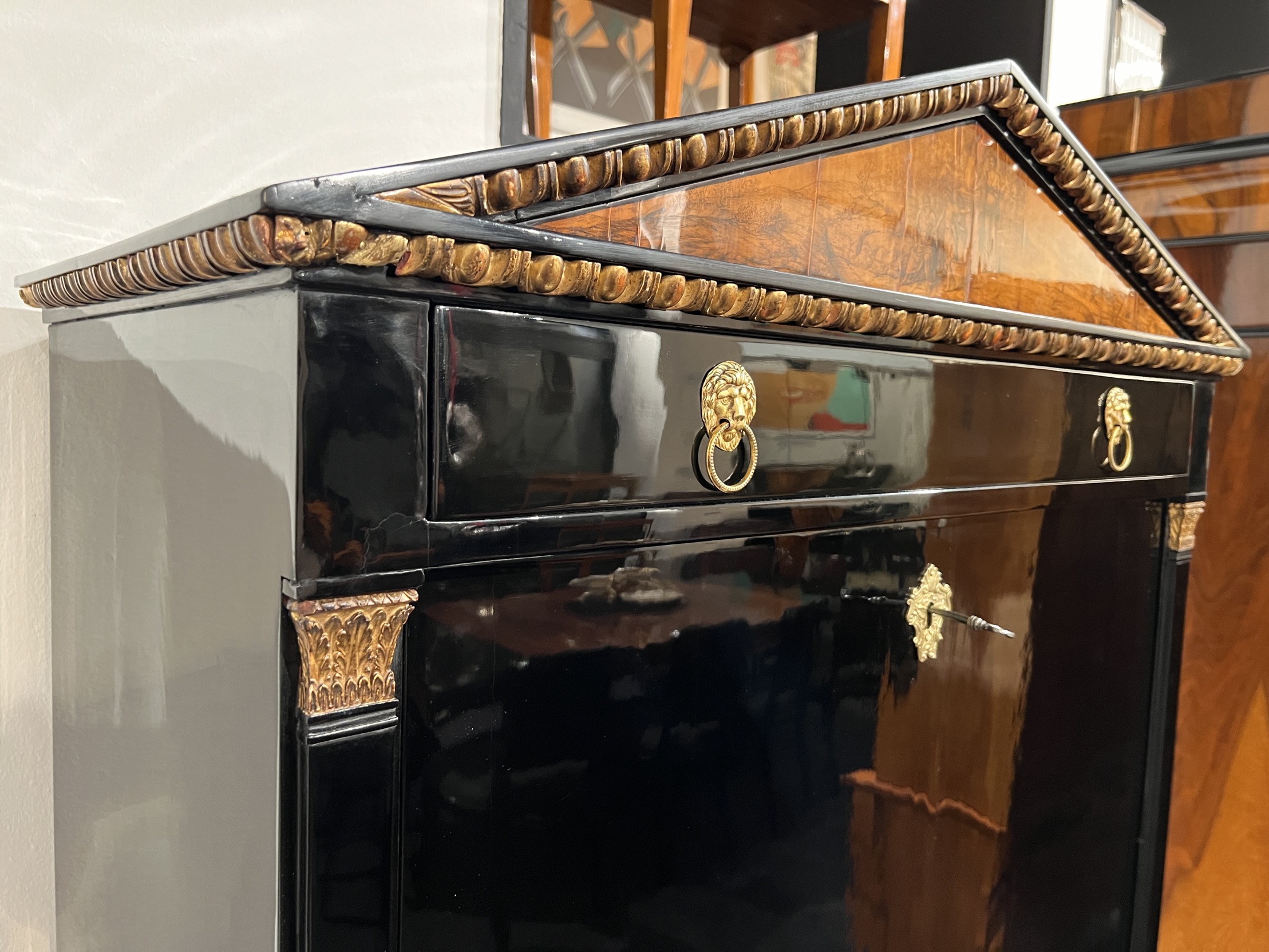 Empire Sekretär oder Schreibschrank, Ebonisiert, Österreich, Wien um 1810.56