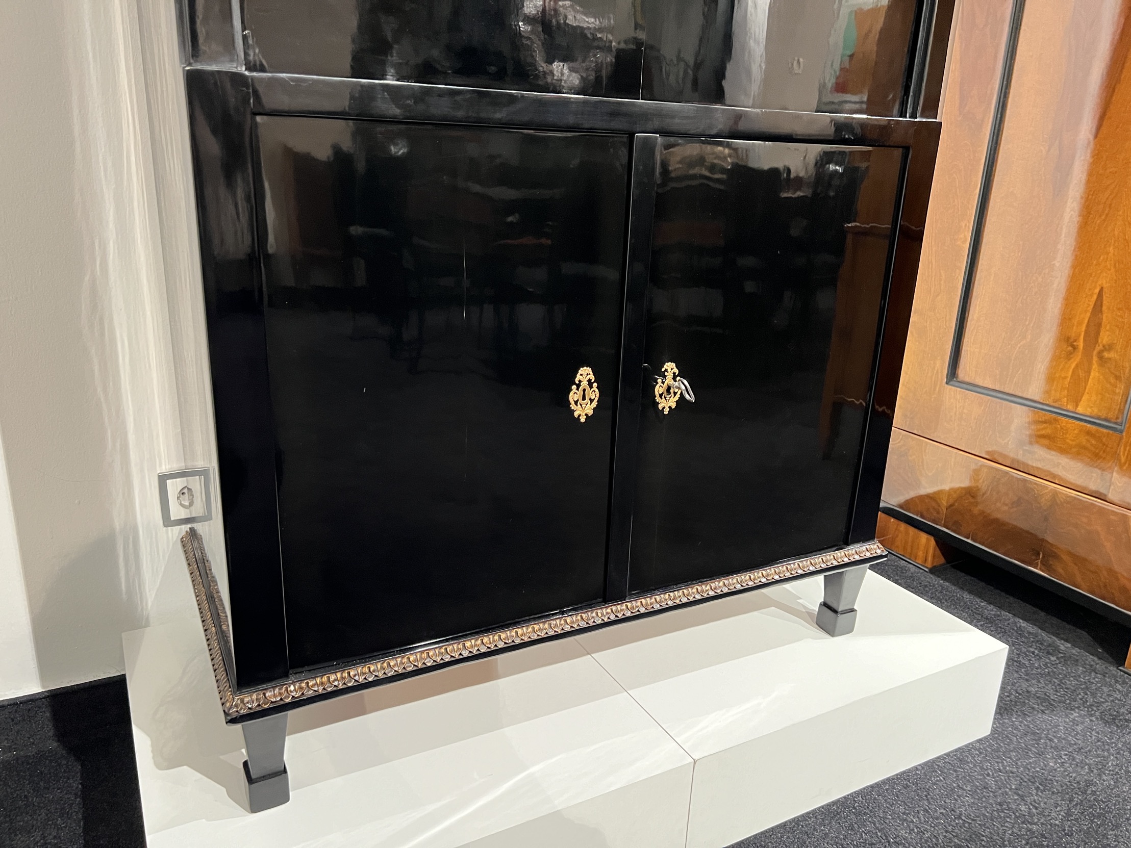 Empire Sekretär oder Schreibschrank, Ebonisiert, Österreich, Wien um 1810.57