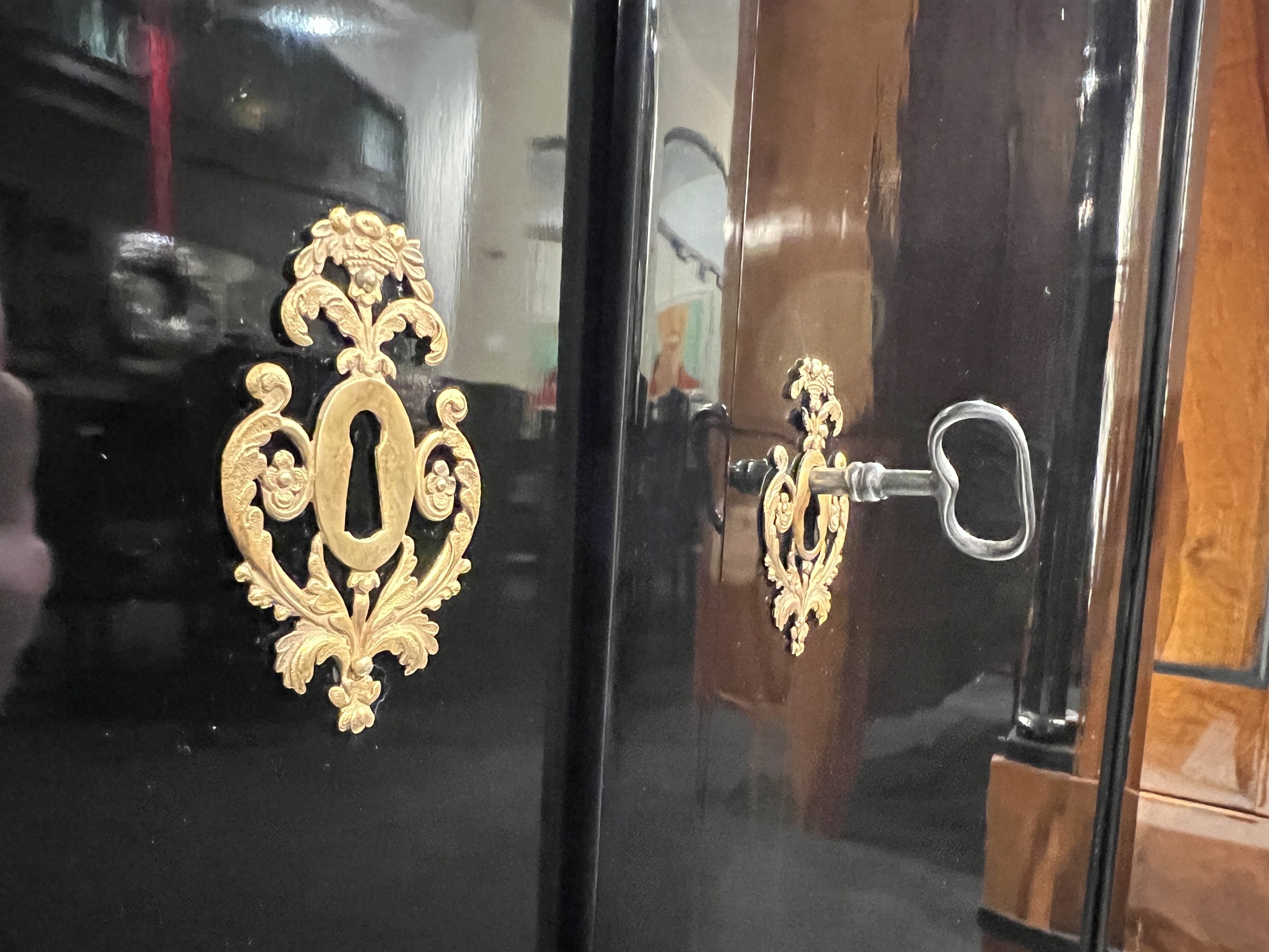 Empire Sekretär oder Schreibschrank, Ebonisiert, Österreich, Wien um 1810.58