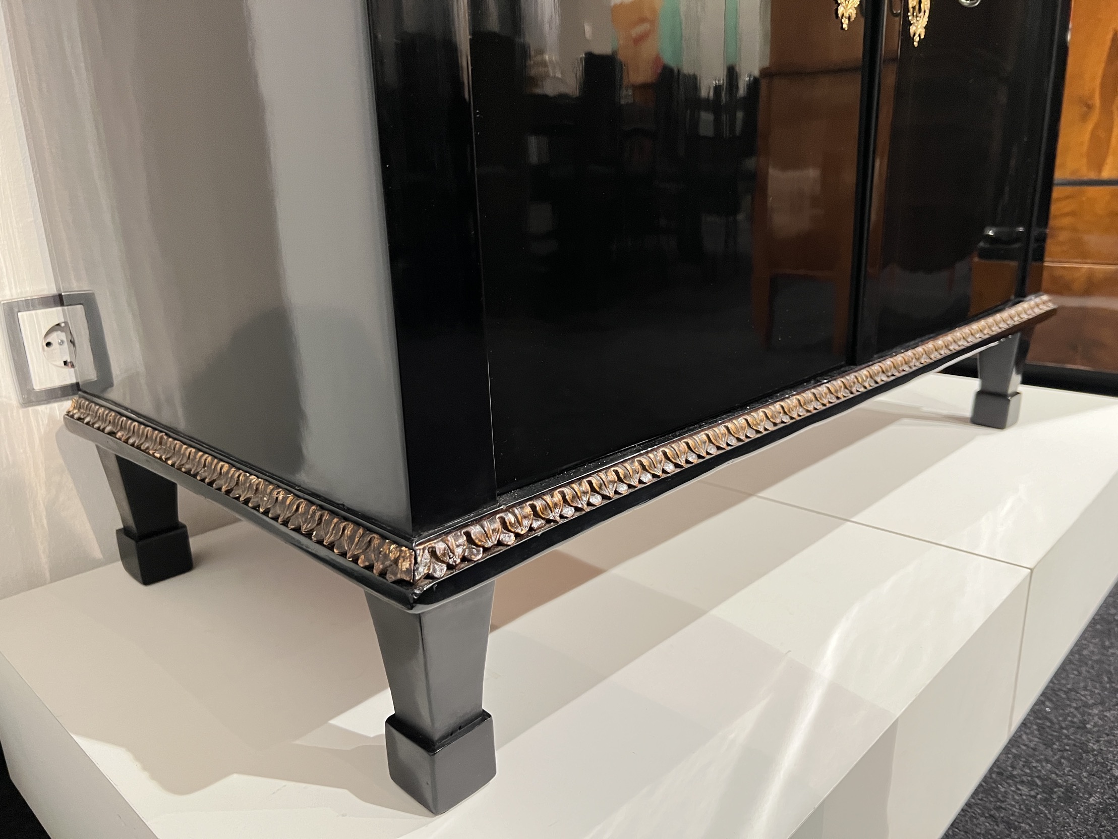 Empire Sekretär oder Schreibschrank, Ebonisiert, Österreich, Wien um 1810.59