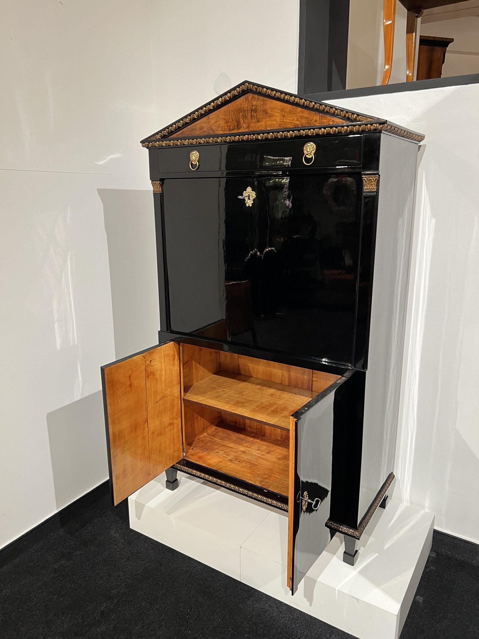 Empire Sekretär oder Schreibschrank, Ebonisiert, Österreich, Wien um 1810.63