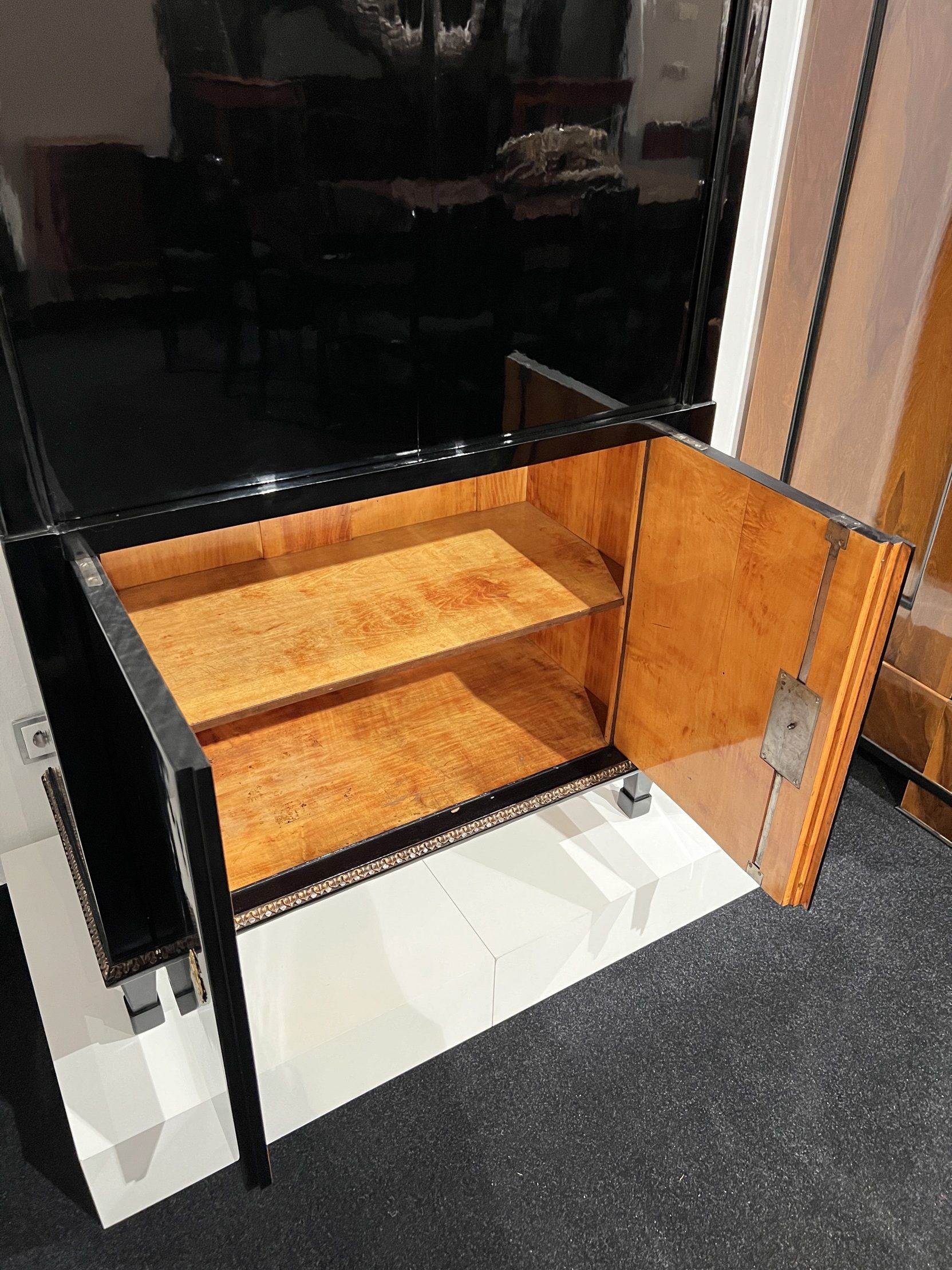 Empire Sekretär oder Schreibschrank, Ebonisiert, Österreich, Wien um 1810.64