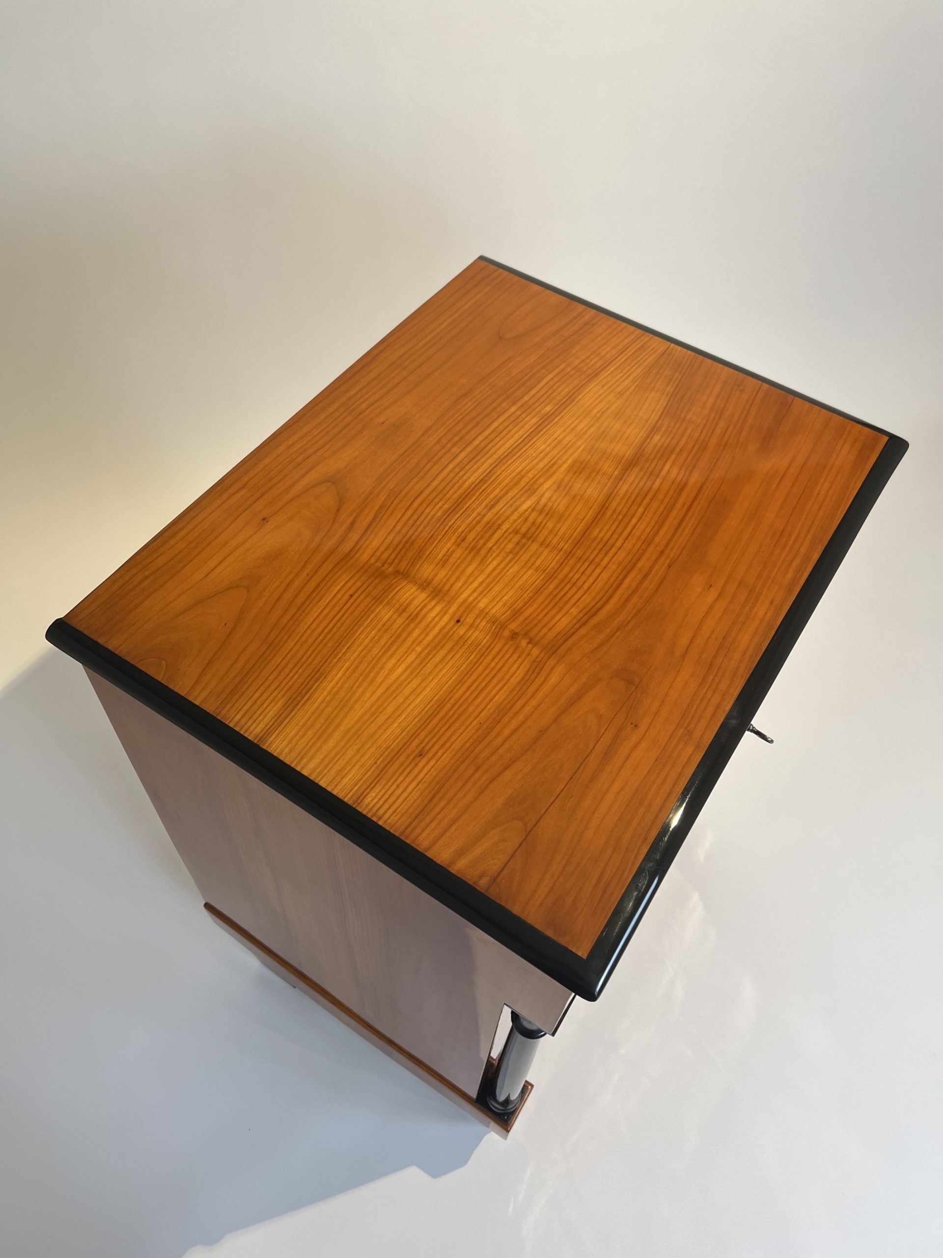 Kleine Biedermeier Kommode, Kirschbaum, Süddeutsch um 1820.12