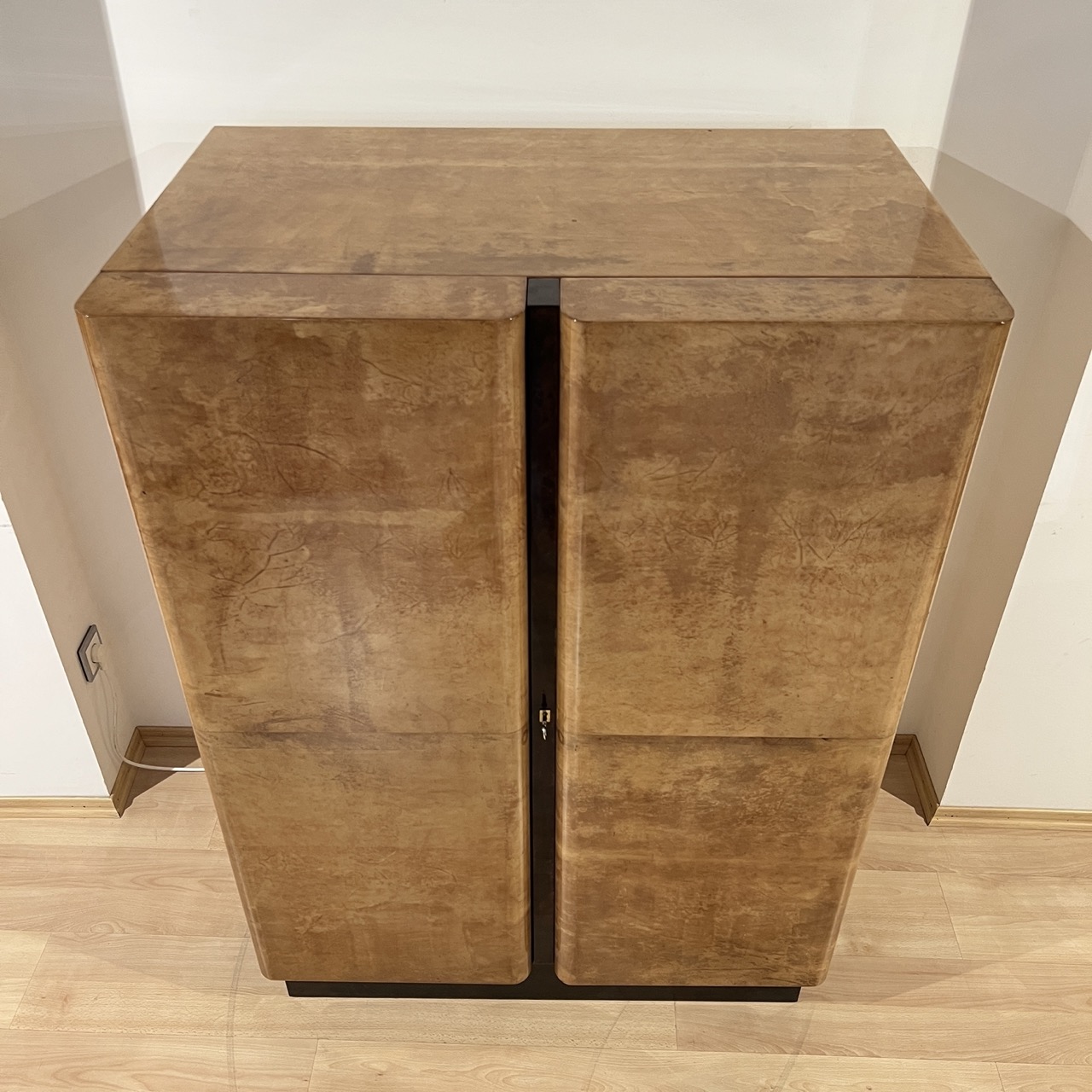 Aldo Tura Bar Cabinet, Parchment, Mirrors, Italy, 1970s.14