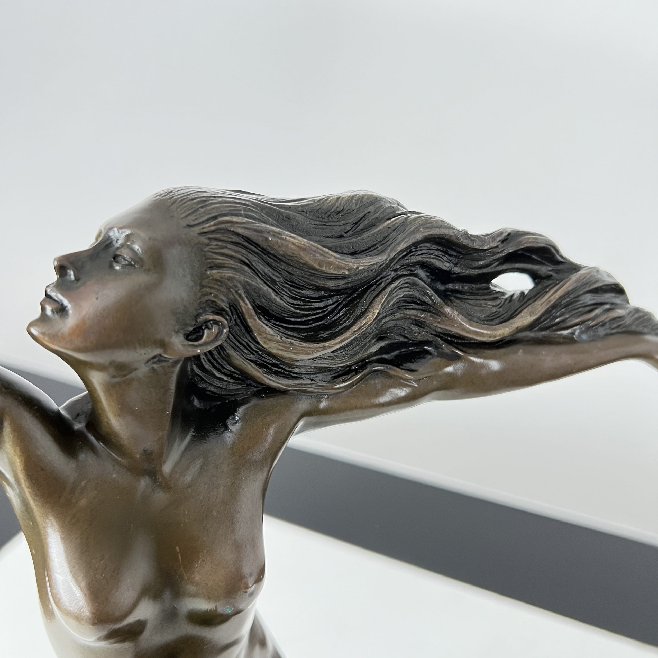 Art Deco Bronze, Frau mit Taube, A. Gennarelli, Paris, circa 1925.10