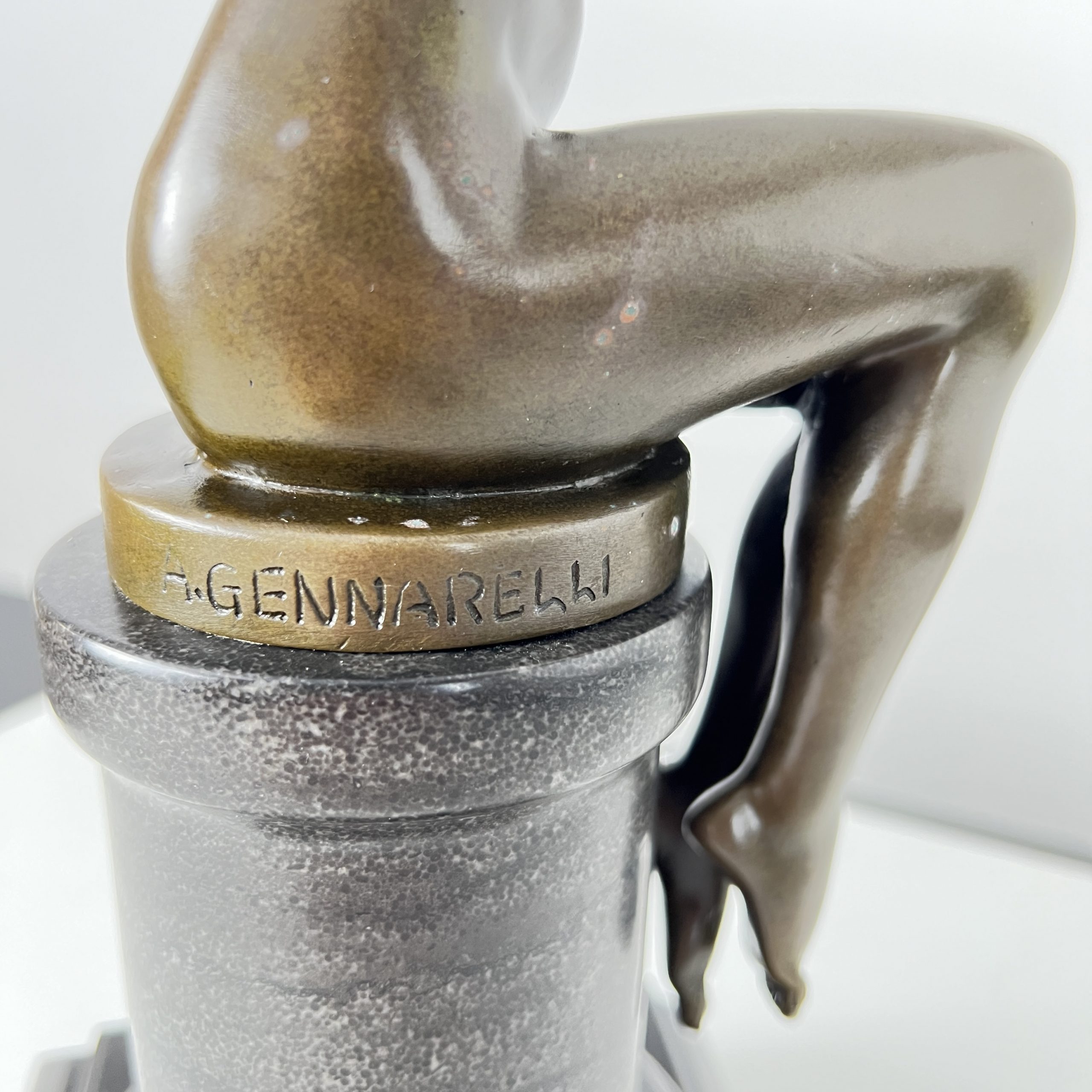 Art Deco Bronze, Frau mit Taube, A. Gennarelli, Paris, circa 1925.12