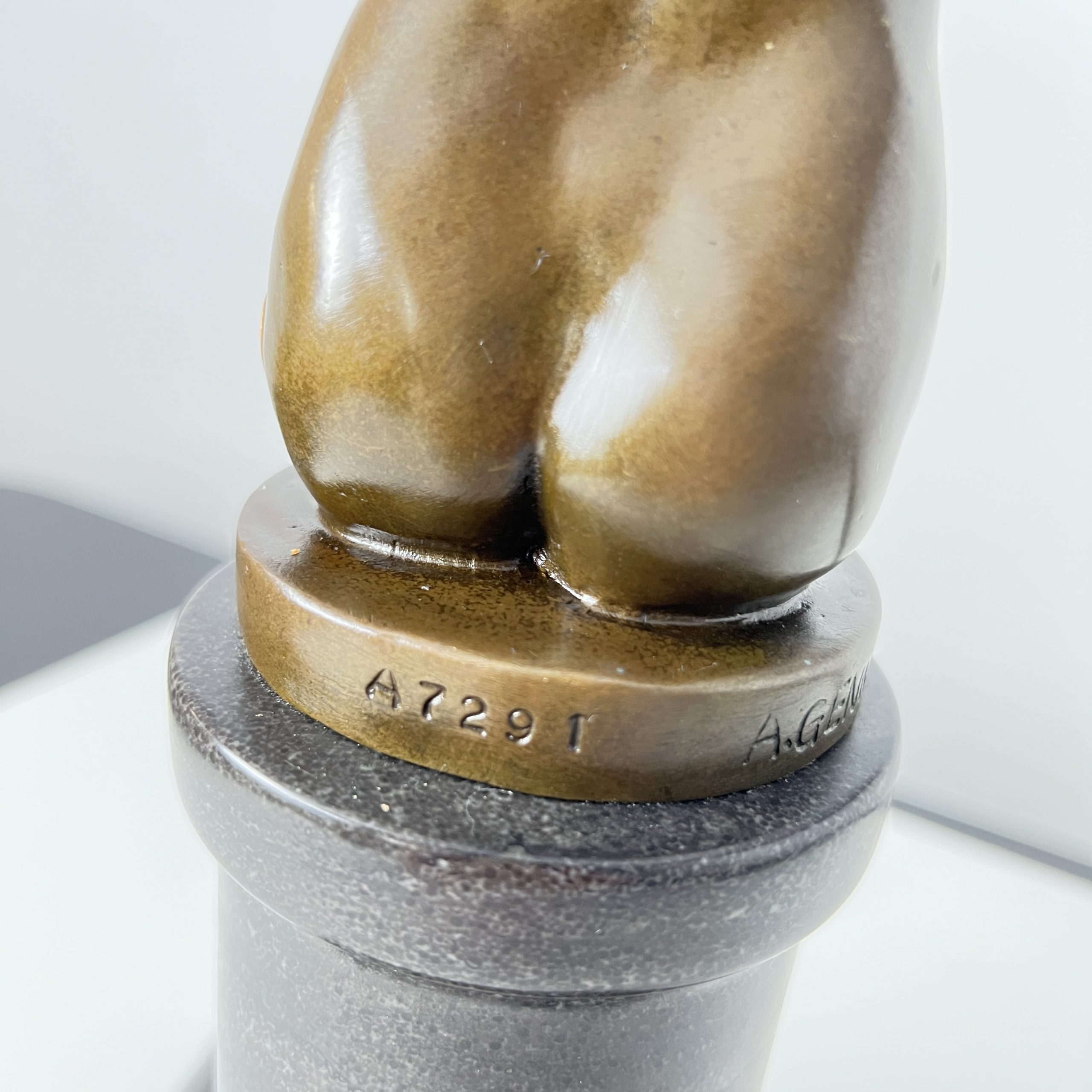 Art Deco Bronze, Frau mit Taube, A. Gennarelli, Paris, circa 1925.14