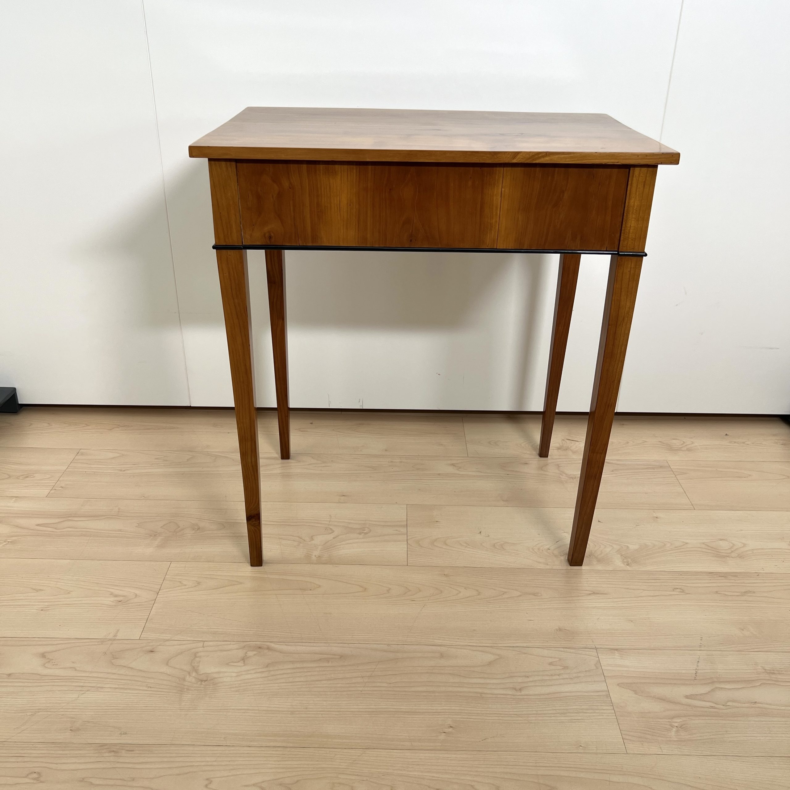 Biedermeier Beistelltischchen, Kirschbaum
