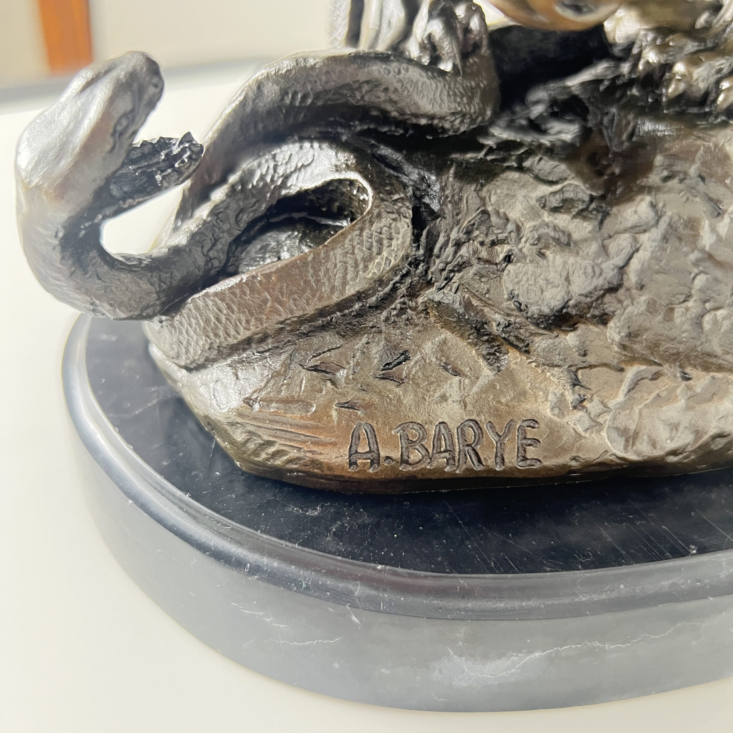 Bronze Skulptur, Löwe mit Schlange, Signiert A. Bayre, Frankreich, 20. Jh.5