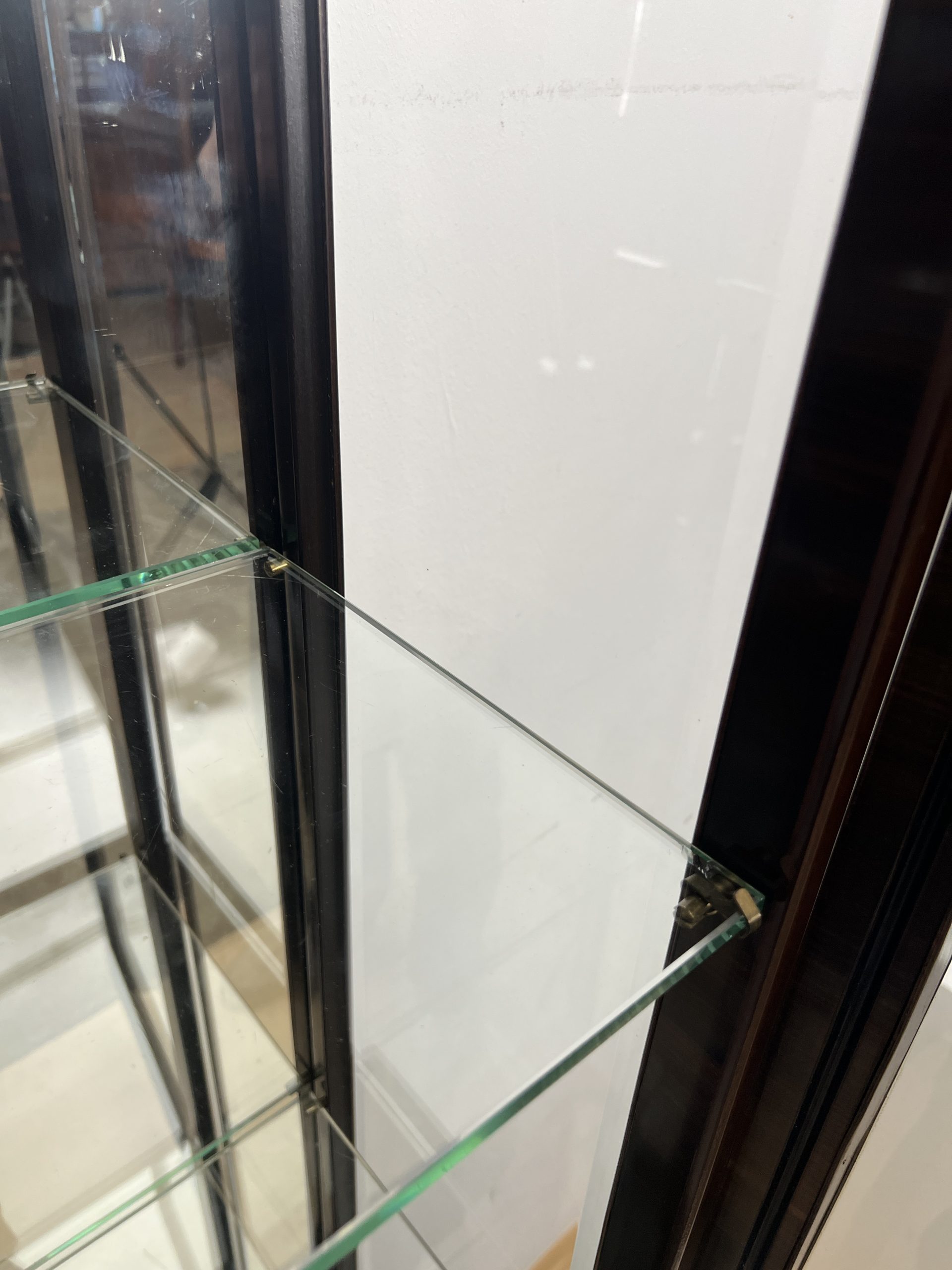 Art Deco Vitrine, Makassar, 3-seitig Glas.12