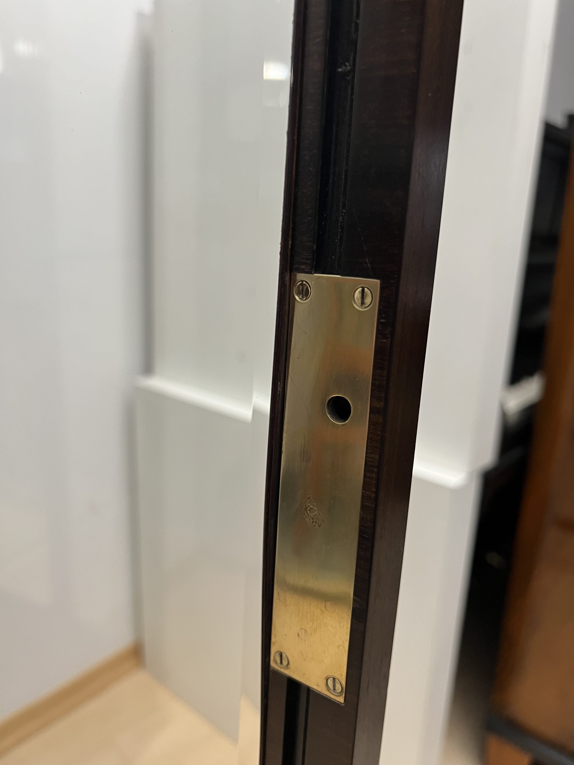 Art Deco Vitrine, Makassar, 3-seitig Glas.15