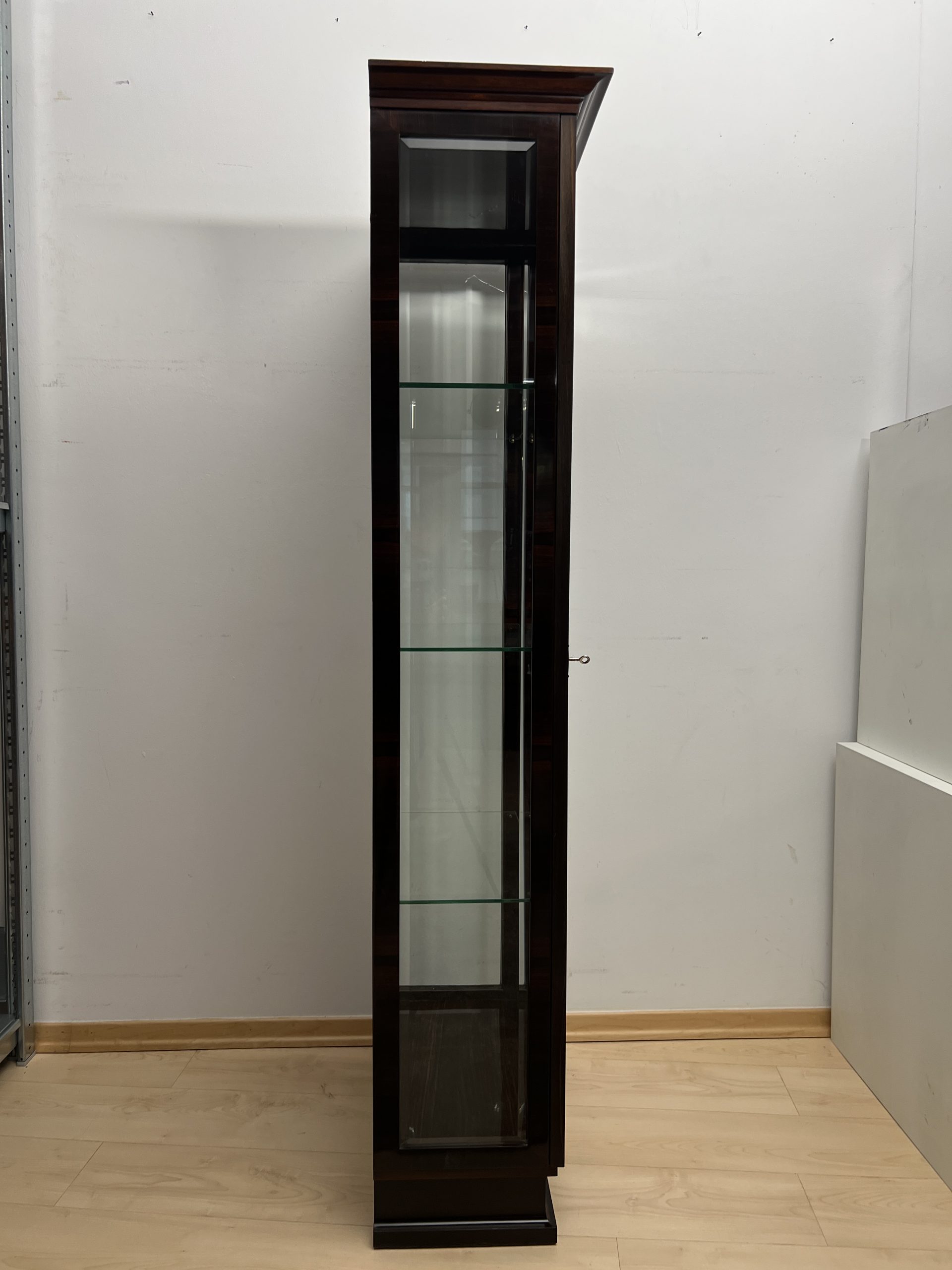 Art Deco Vitrine, Makassar, 3-seitig Glas.4