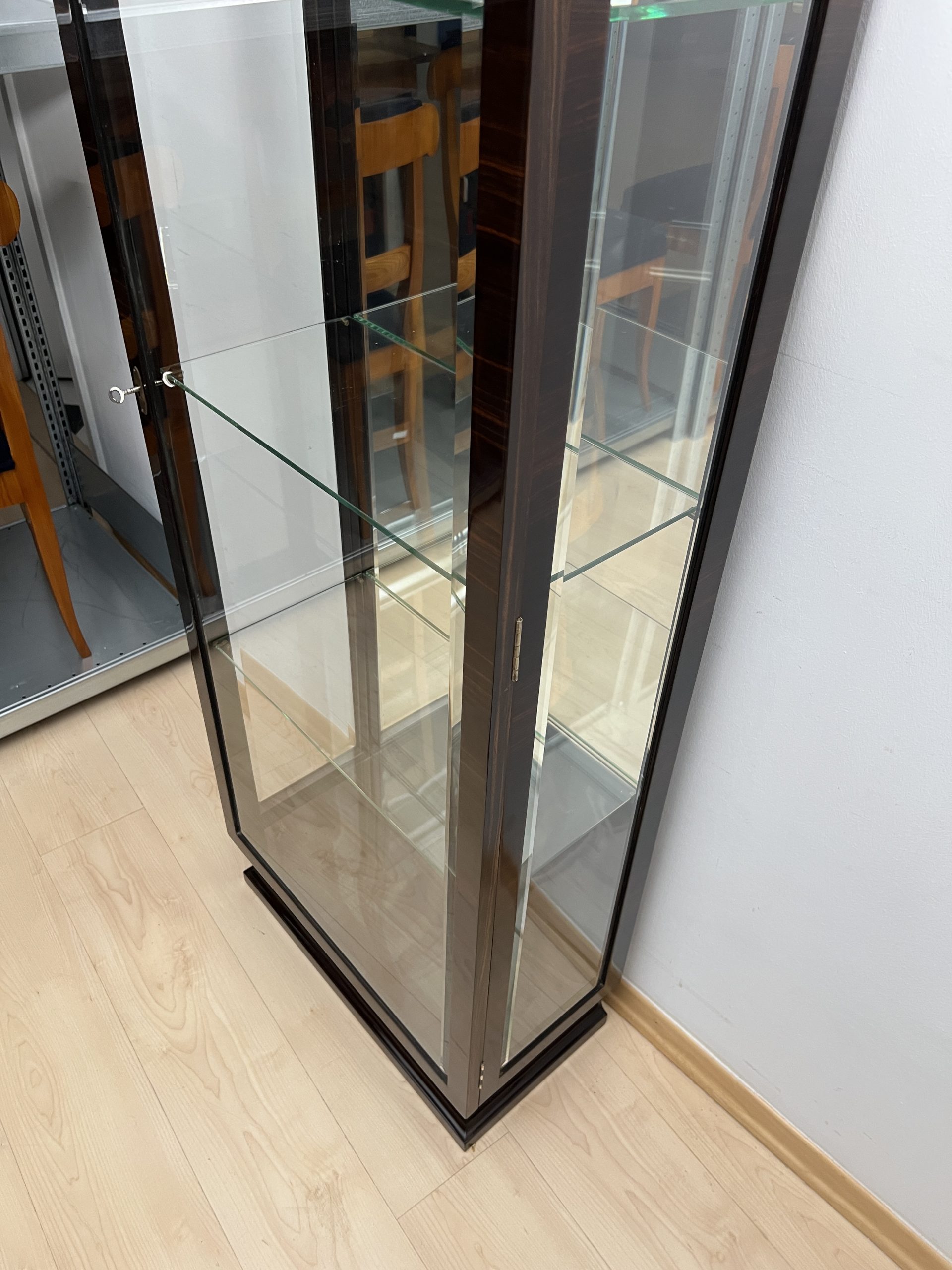 Art Deco Vitrine, Makassar, 3-seitig Glas.9