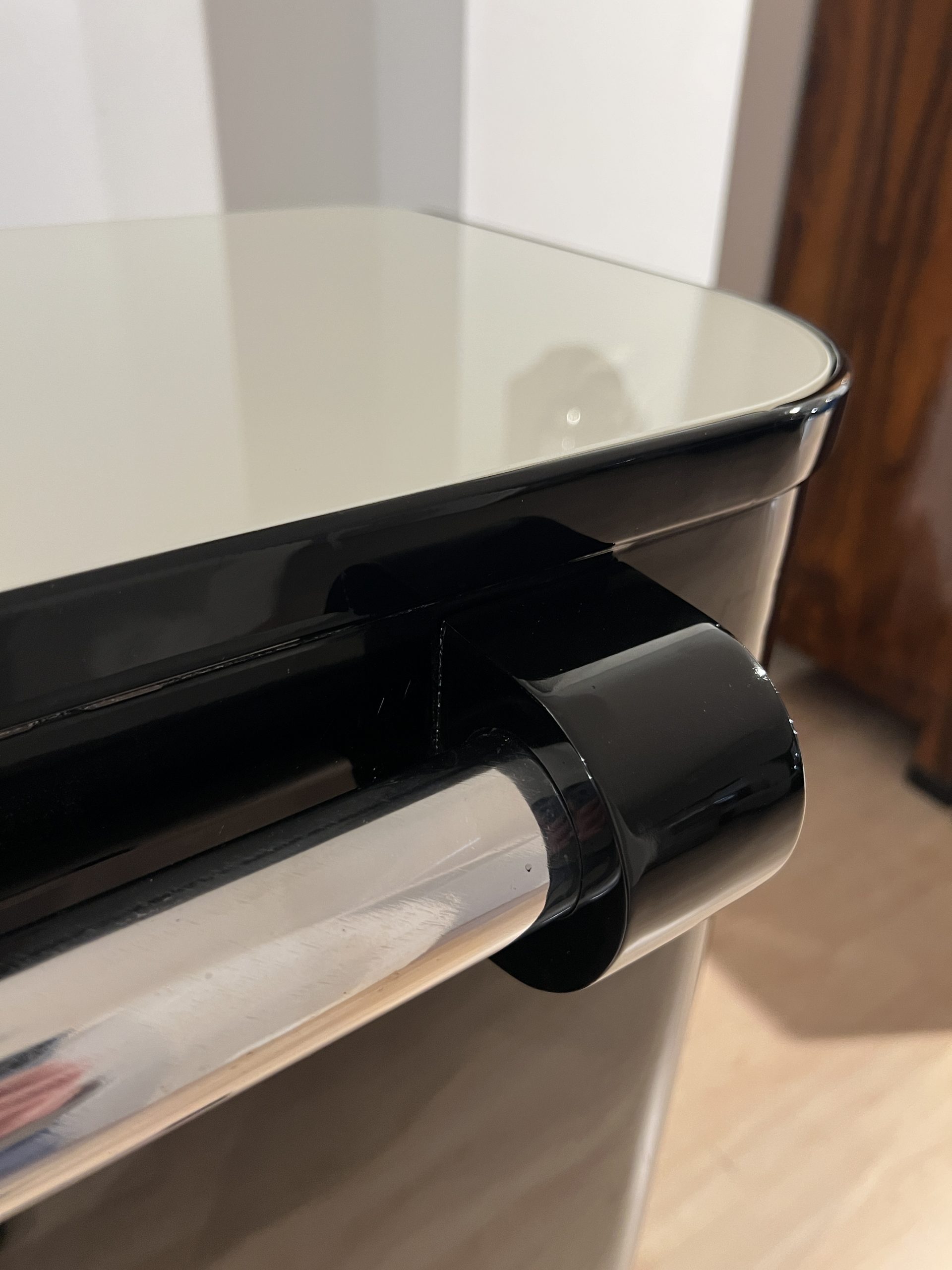 Art Deco Eckbar in Schwarz und Creme mit 4 Hockern.11