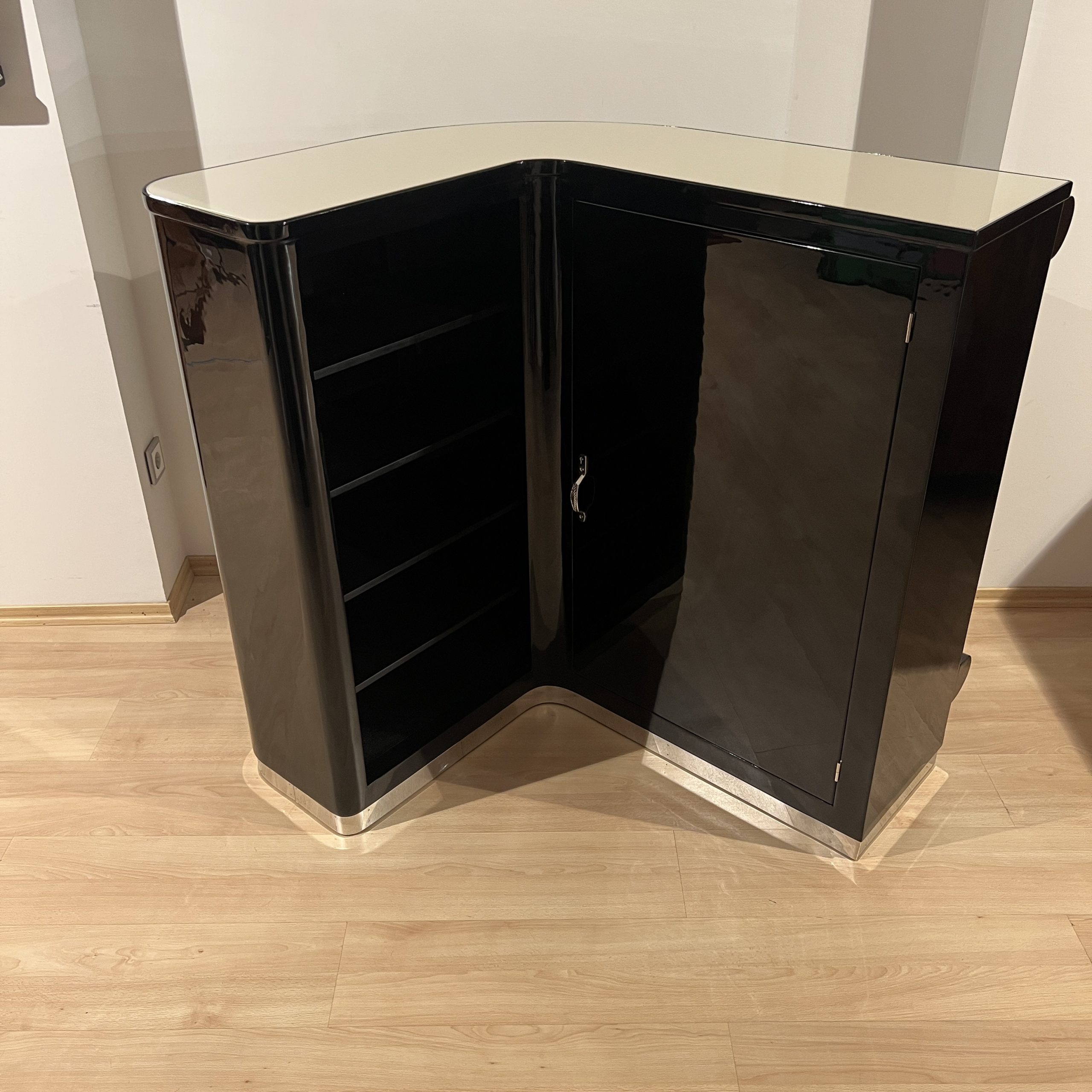 Art Deco Eckbar in Schwarz und Creme mit 4 Hockern.5