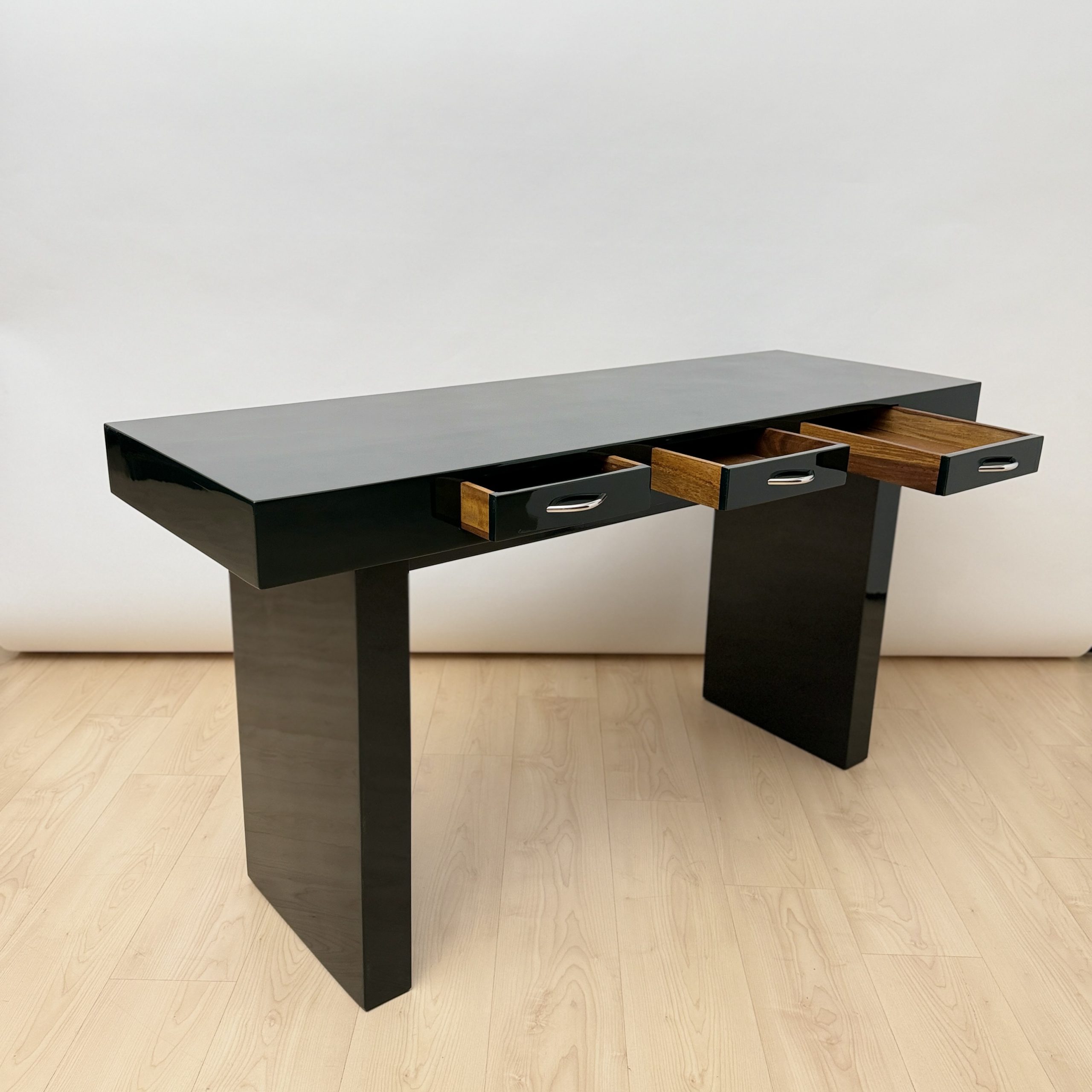 Three-drawer Italian console in walnut and green lacquer, circa 1970