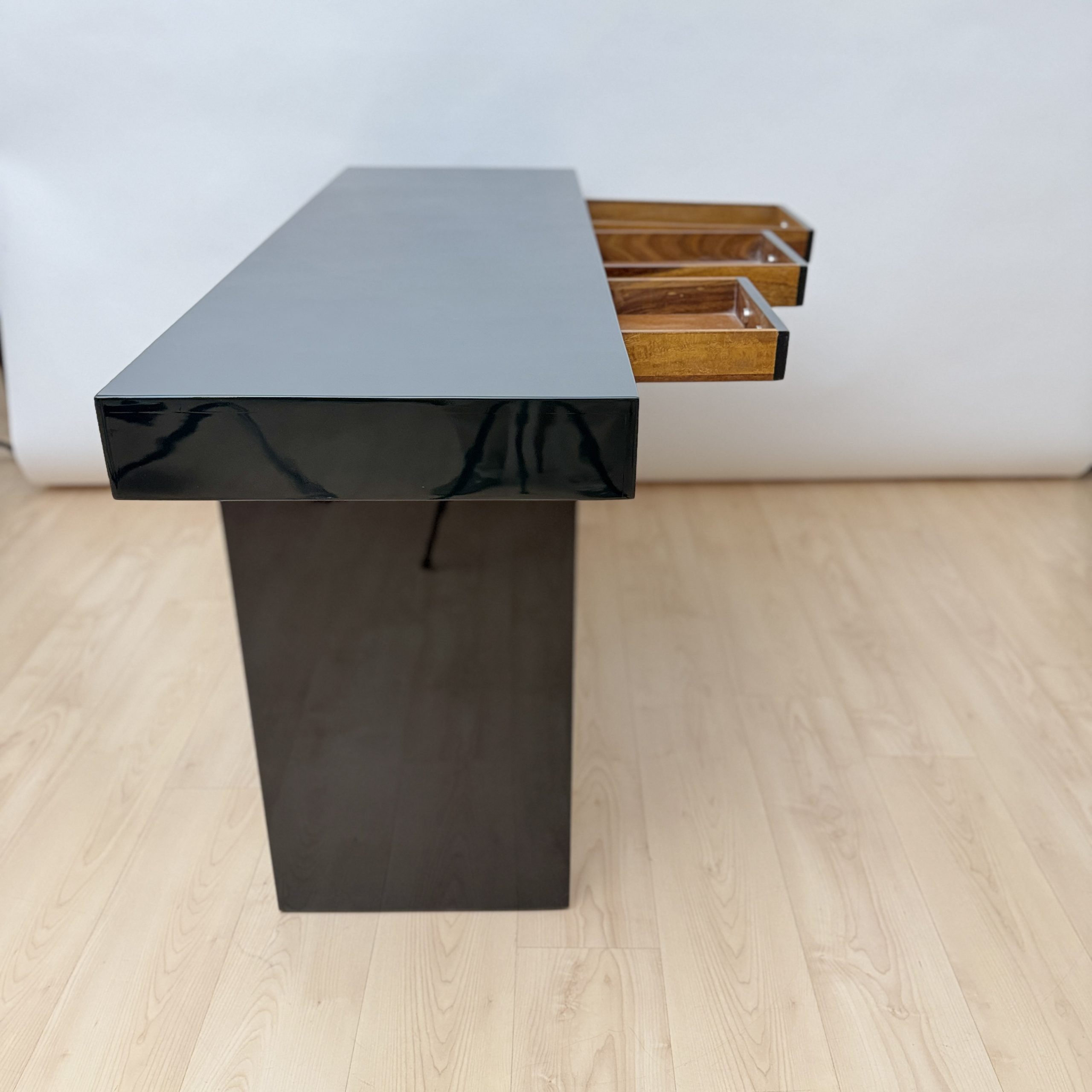 Three-drawer Italian console in walnut and green lacquer, circa 1970