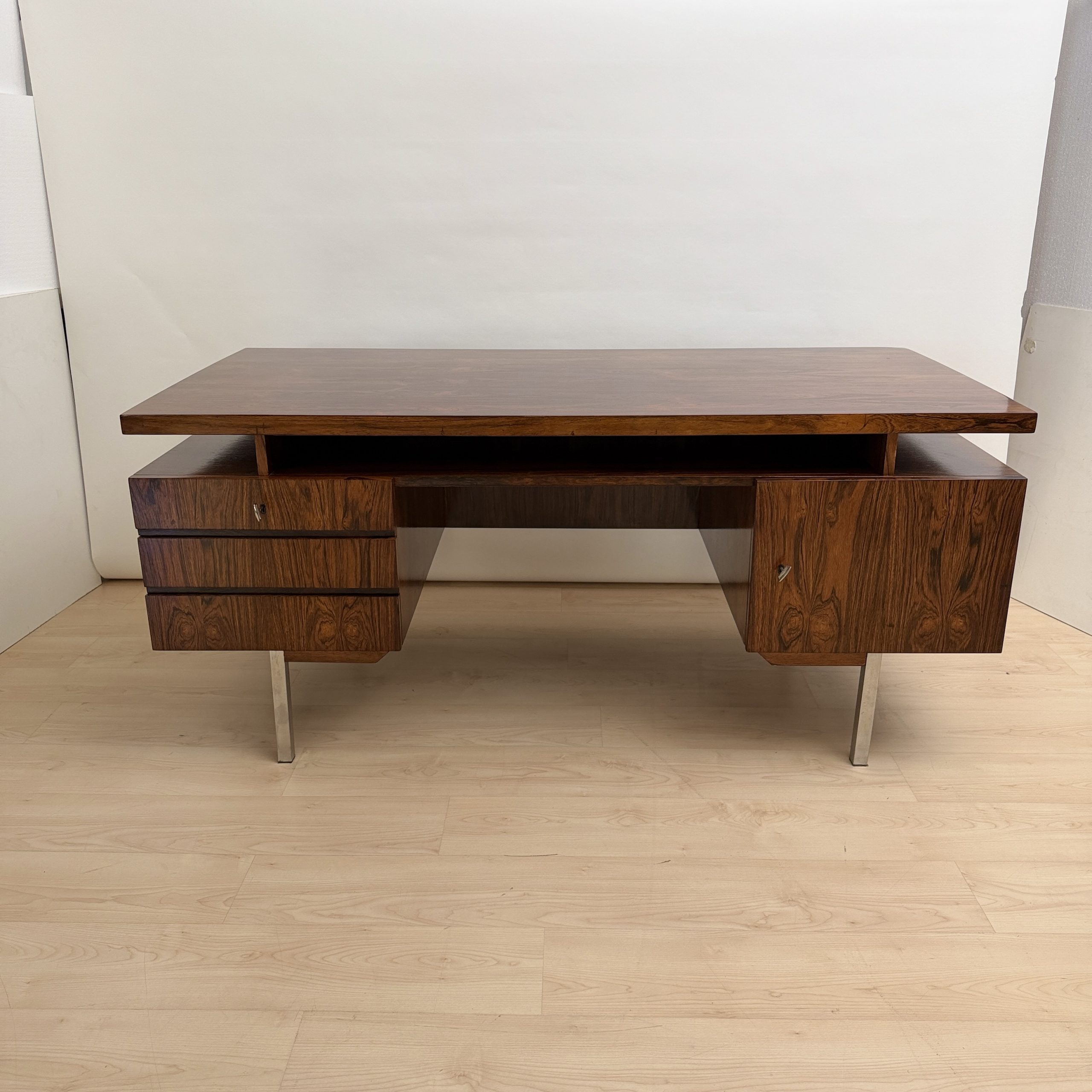 Mid-Century Schreibtisch, Palisander, Echtes Holz.
