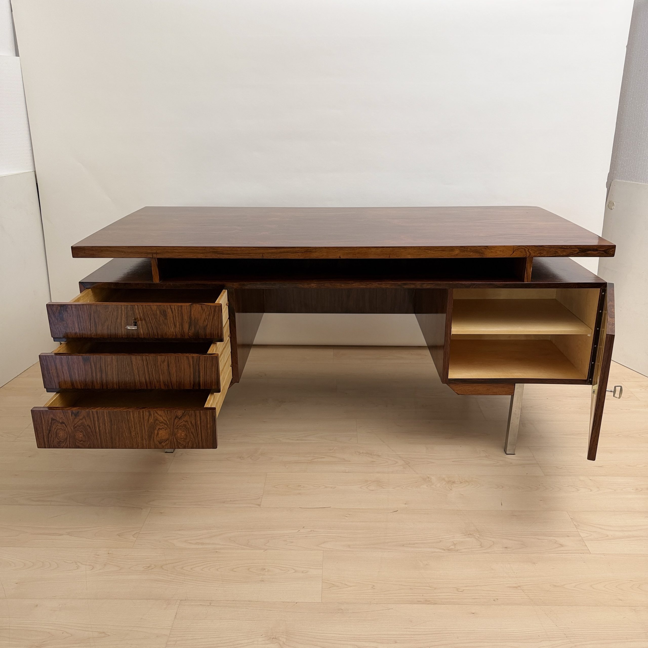Mid-Century Schreibtisch, Palisander, Echtes Holz.